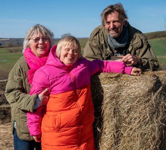 Tilde med sine forældre Susse og Troels.