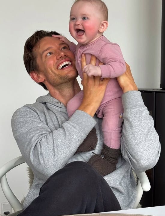 Morten Kjeldgaard med datteren Nora.