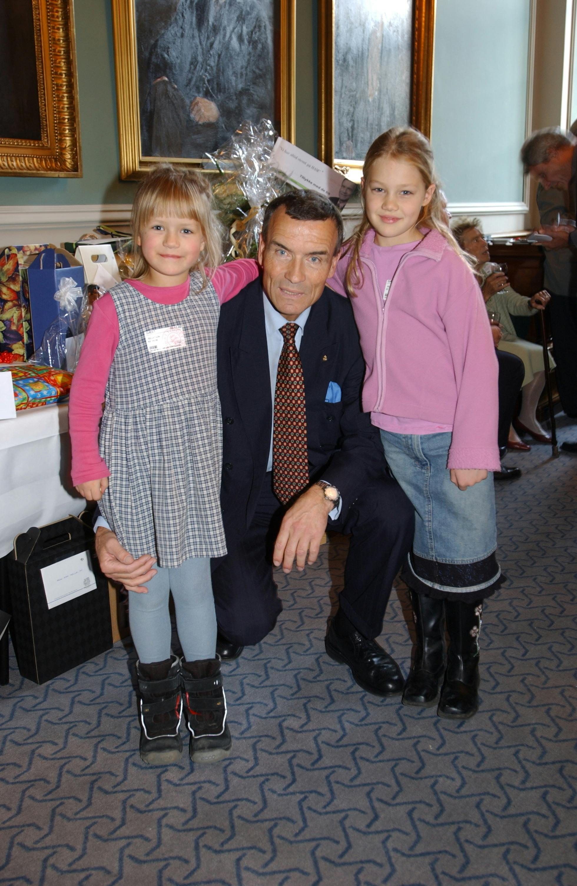 Asta, Helge Adam Møller og Klara06.11.2002Foto © Martin Høien