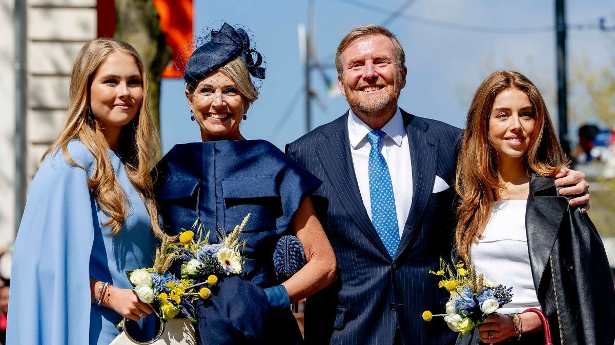 Kong Willem-Alexander og dronning Maxima med deres to af deres døtre, Alexia og Amalia.