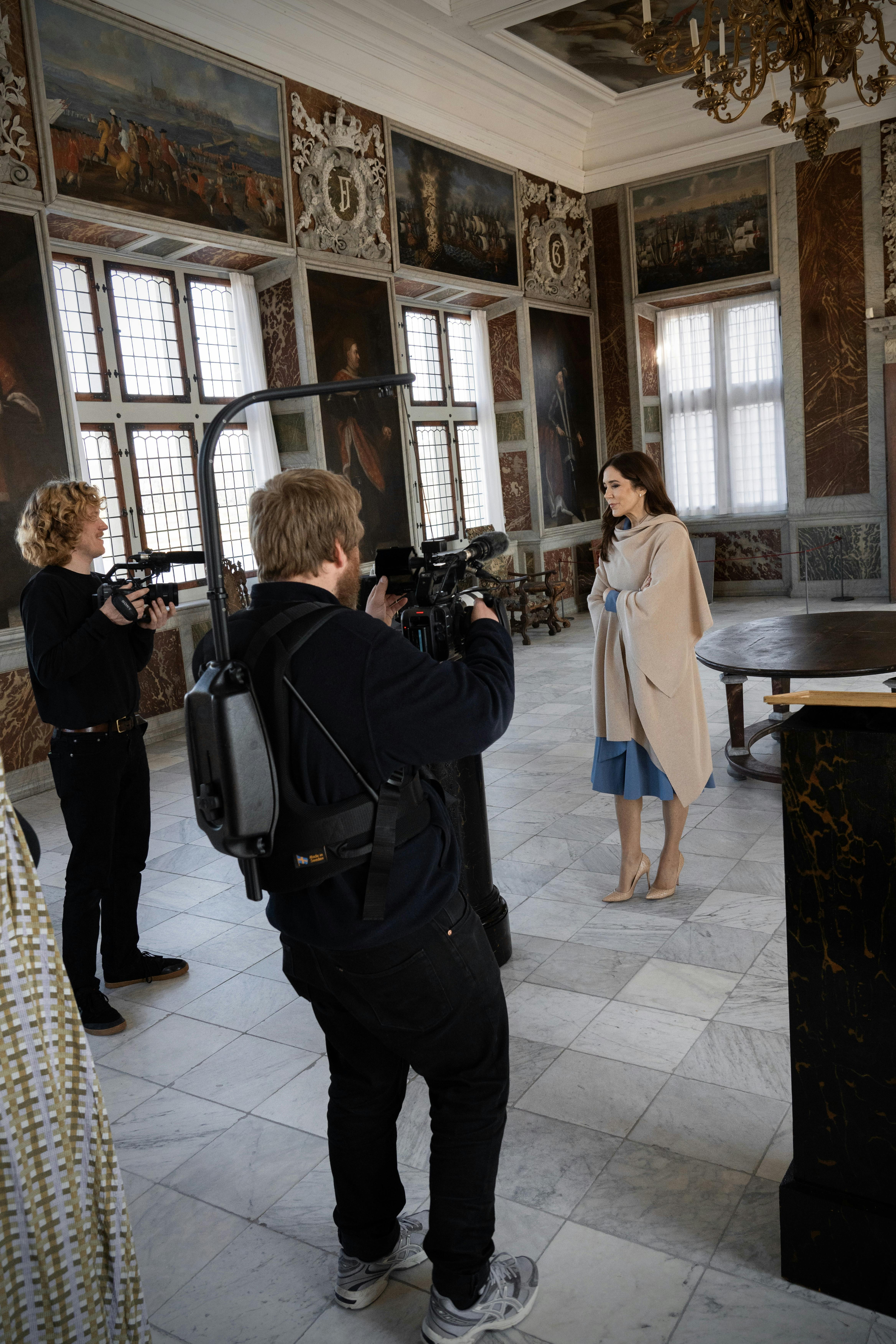 Dronning Mary bliver filmet på slottet.