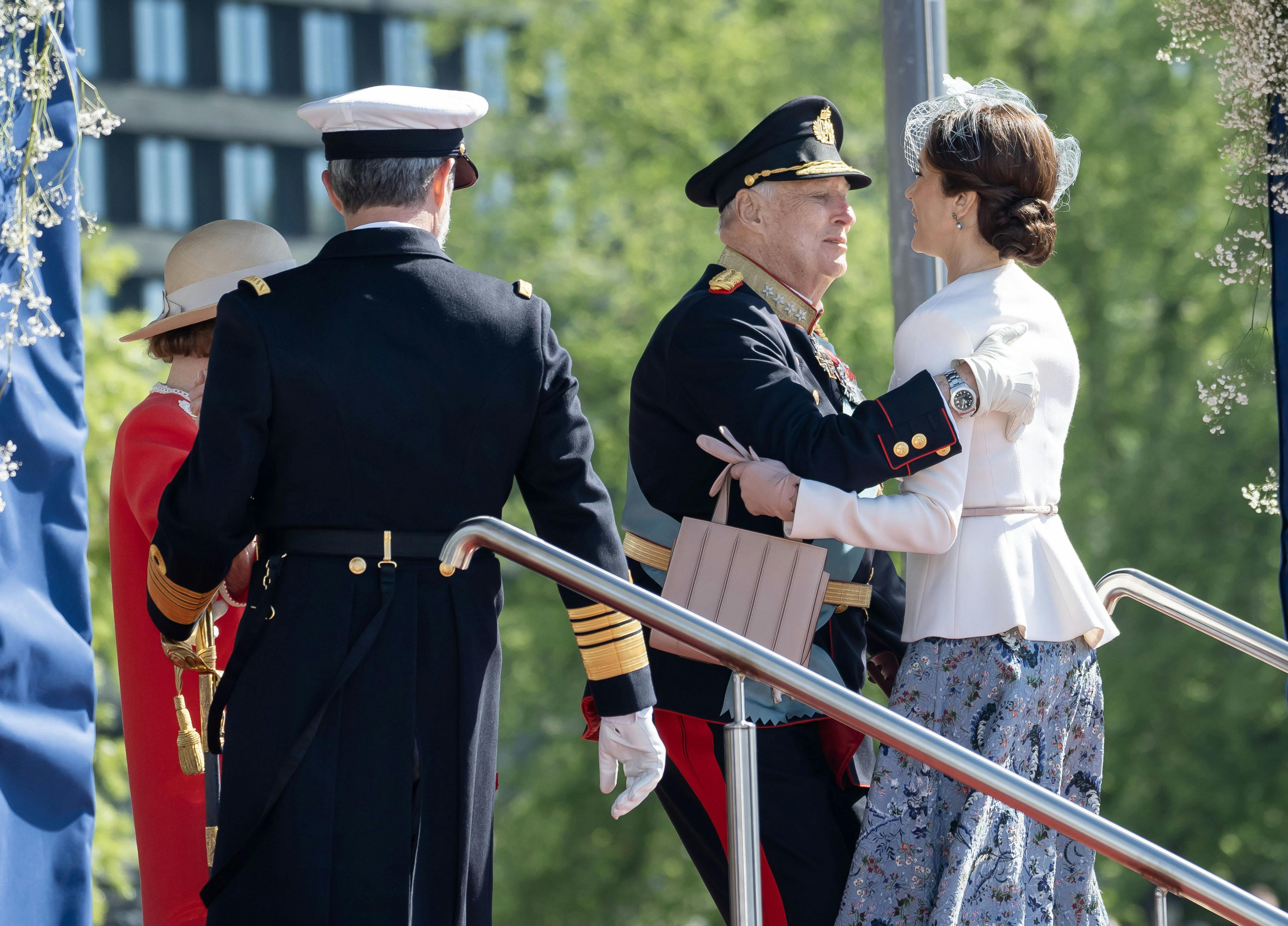 OPGAVE: Kongeparret på statsbesøg i Norge.Velkomst ceremoni med det norske kongepar og kronprinsparSTED:  OsloJOURNALIST: Ulrik Ulriksen og Marianne SingerFOTOGRAF: Hanne JuulDATO: 20240514