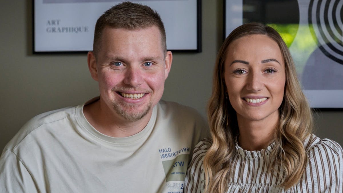 Mads og Nadia i "Kærlighed hvor kragerne vender"