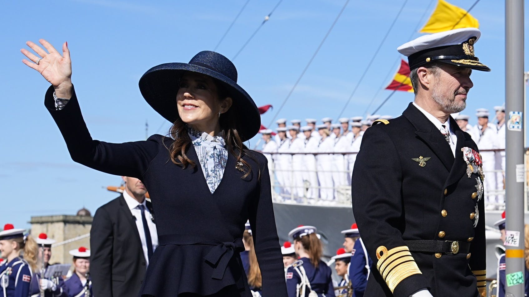 Dronning Mary forlod Kongeskibet alene. 