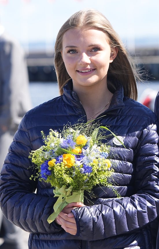 Den rørende buket i blå og gule farver til dronning Mary.