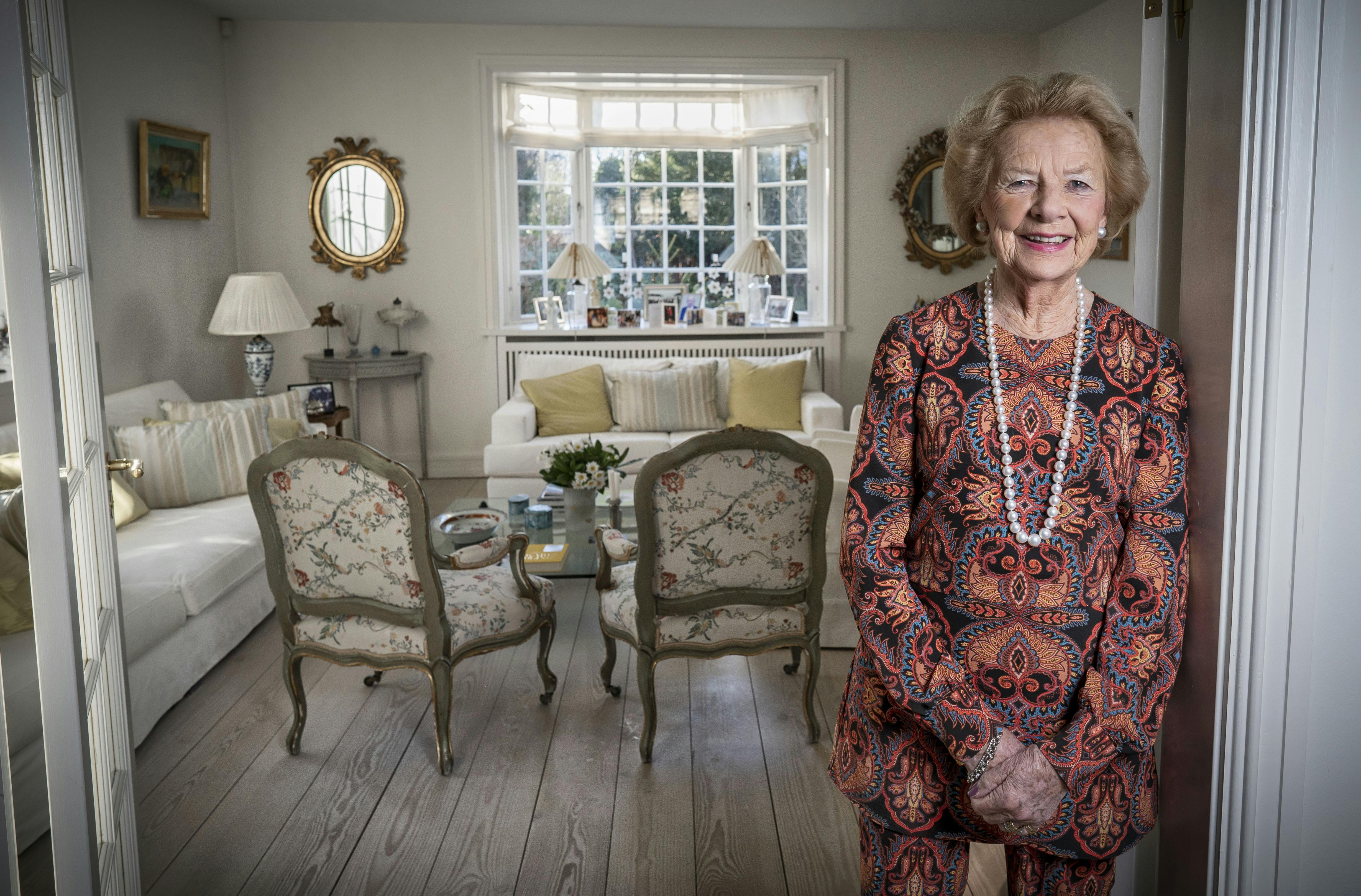 OPGAVE: Interview med Susanne Heering til interviewserie ”Dronningens veninder”. Hun skal fortælle om sit nære venskab med Margrethe. DATO: 20211220STED: Sundvænget 20, HellerupJOURNALIST: John LautrupFOTOGRAF: Hanne Juul