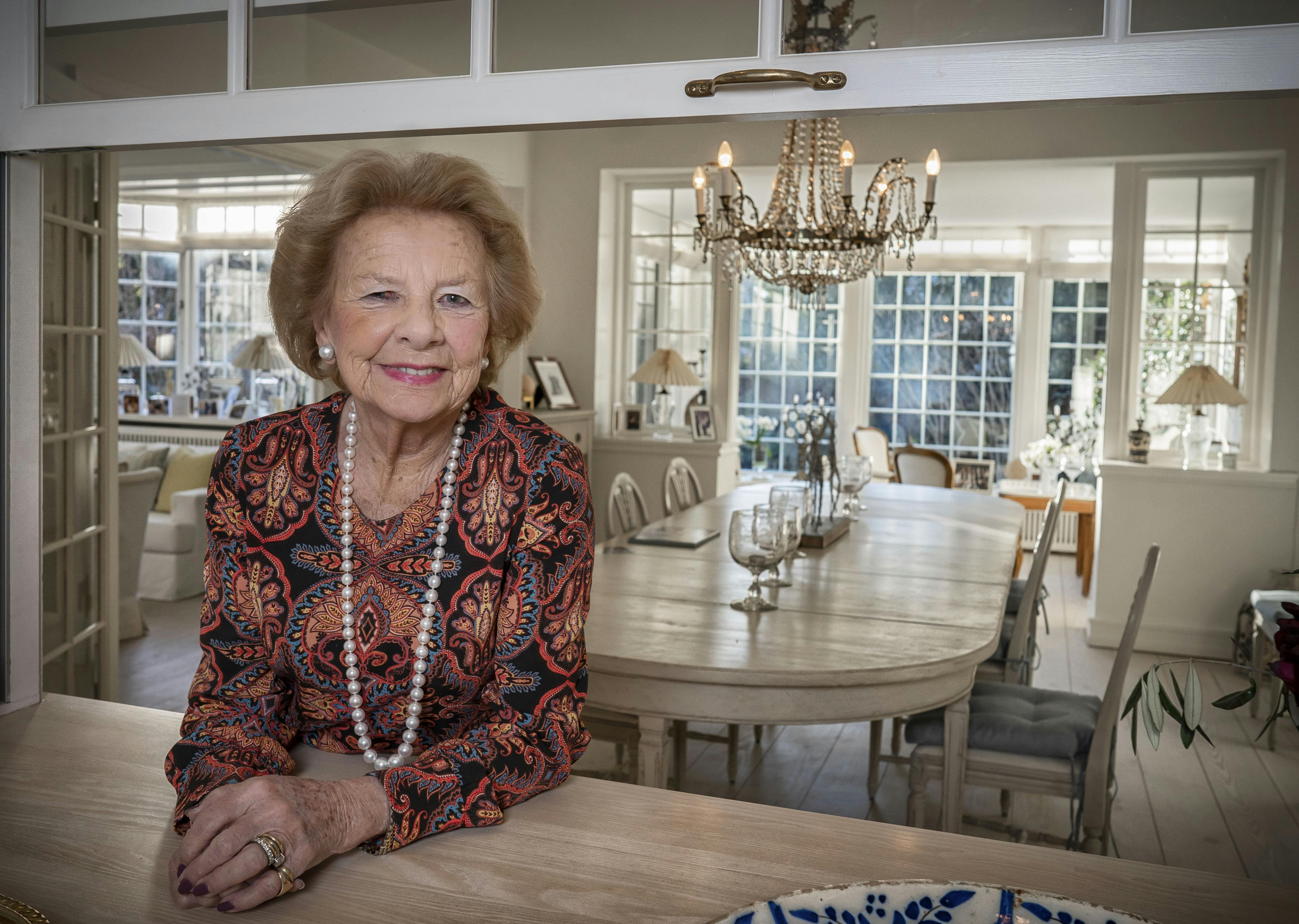 OPGAVE: Interview med Susanne Heering til interviewserie ”Dronningens veninder”. Hun skal fortælle om sit nære venskab med Margrethe. DATO: 20211220STED: Sundvænget 20, HellerupJOURNALIST: John LautrupFOTOGRAF: Hanne Juul