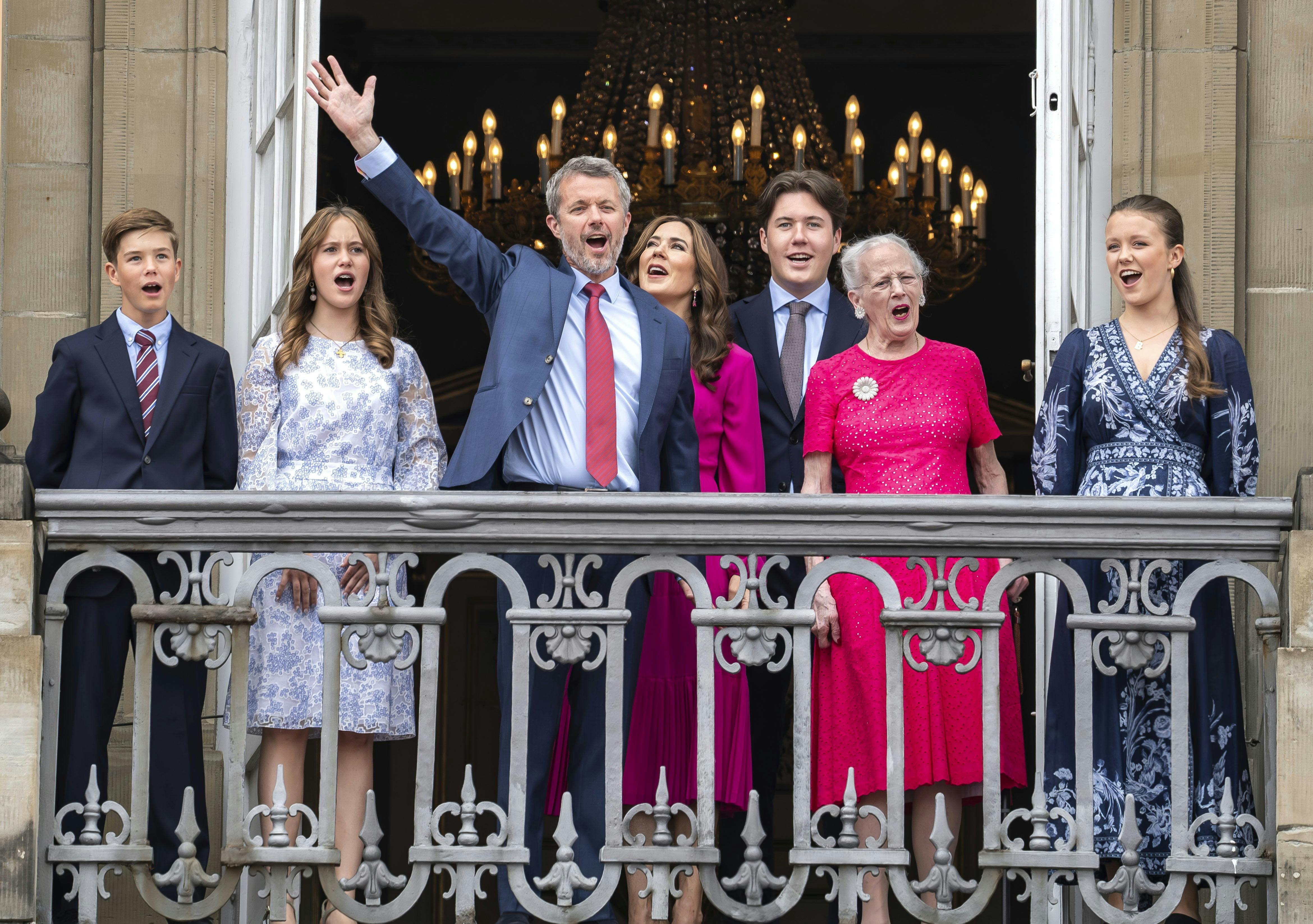 Sådan så det ud, da kong Frederik sidste år blev fejret på balkonen.