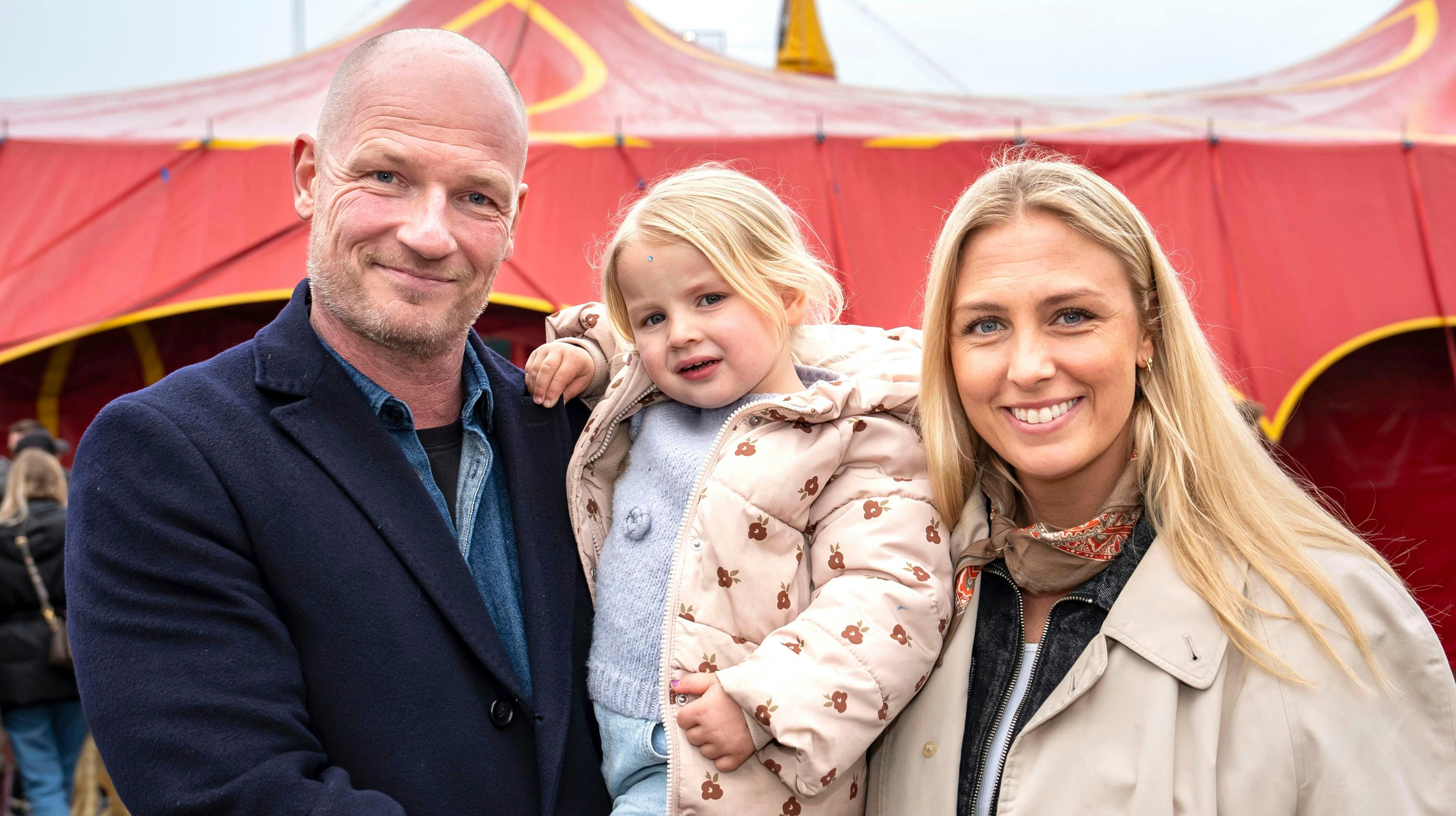 Lasse Sjørslev og Josefine Høgh med datteren Molly.