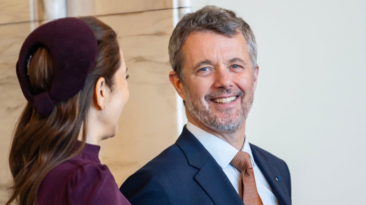 Kong Frederik med dronning Mary.