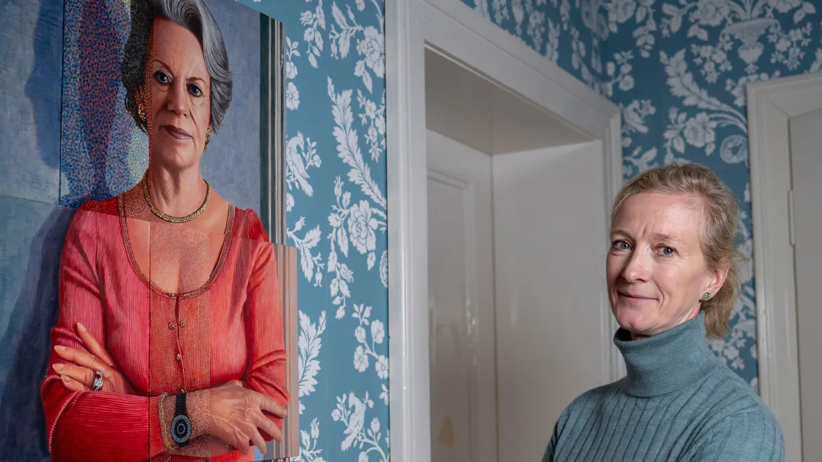 Prinsesse Nathalie har et flot maleri hængende i lejlighedens entré.