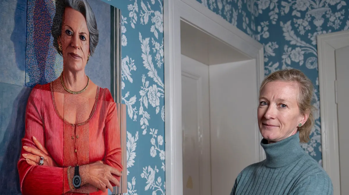 Prinsesse Nathalie har et flot maleri hængende i lejlighedens entré.