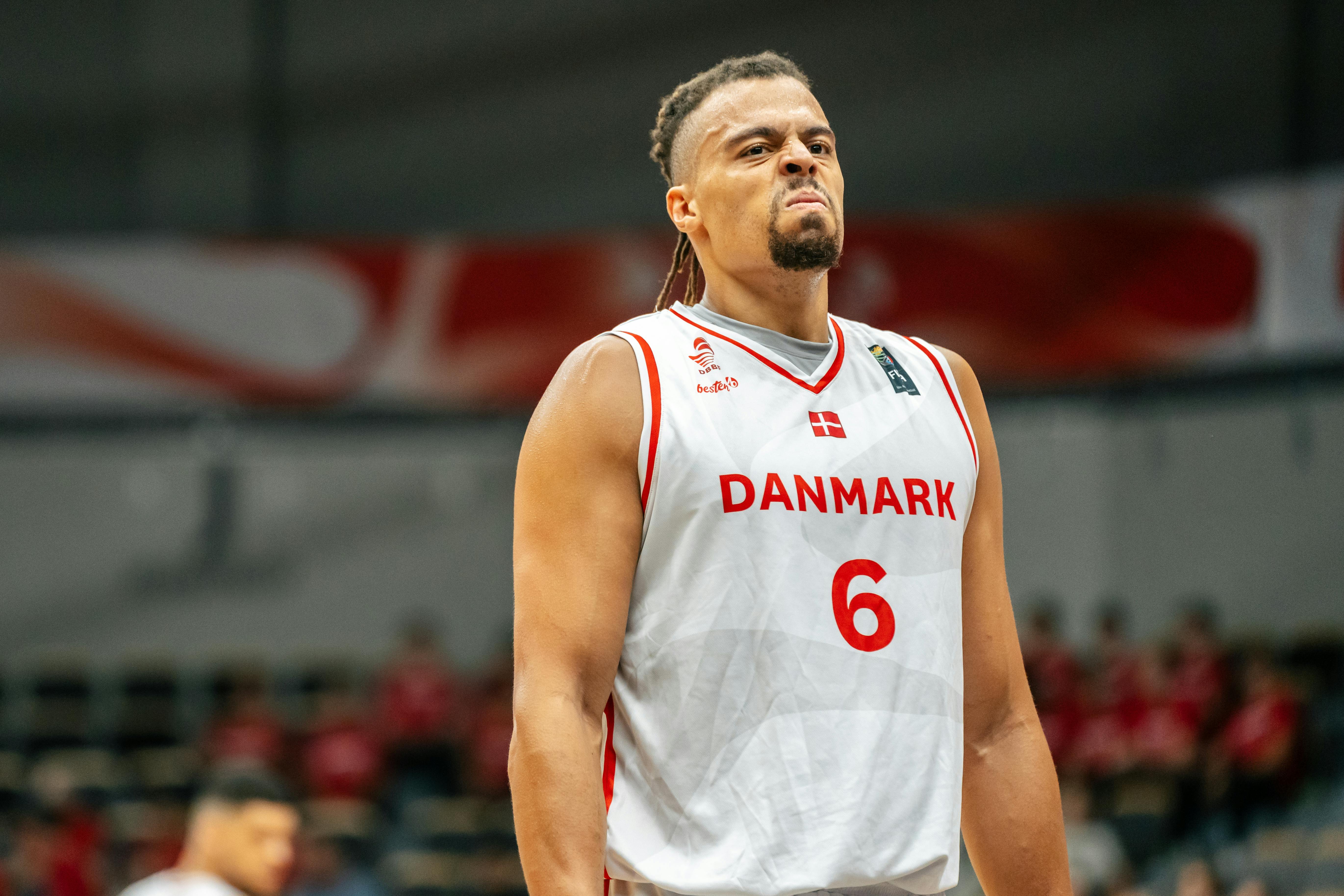 Jonas Zohore i aktion for Danmark.