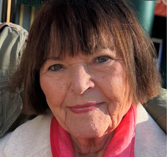 Dennis Knudsens mor Mona.