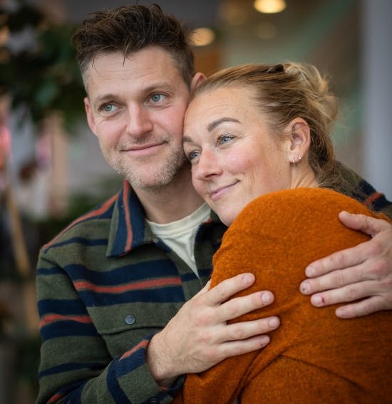 Nanna Brandt med sin mand Frederik.