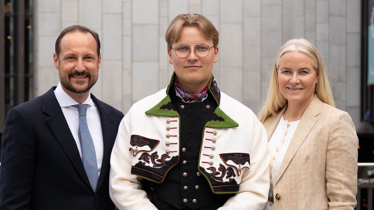 Kronprins Haakon og kronprinsesse Mette-Marit med sønnen prins Sverre Magnus. 