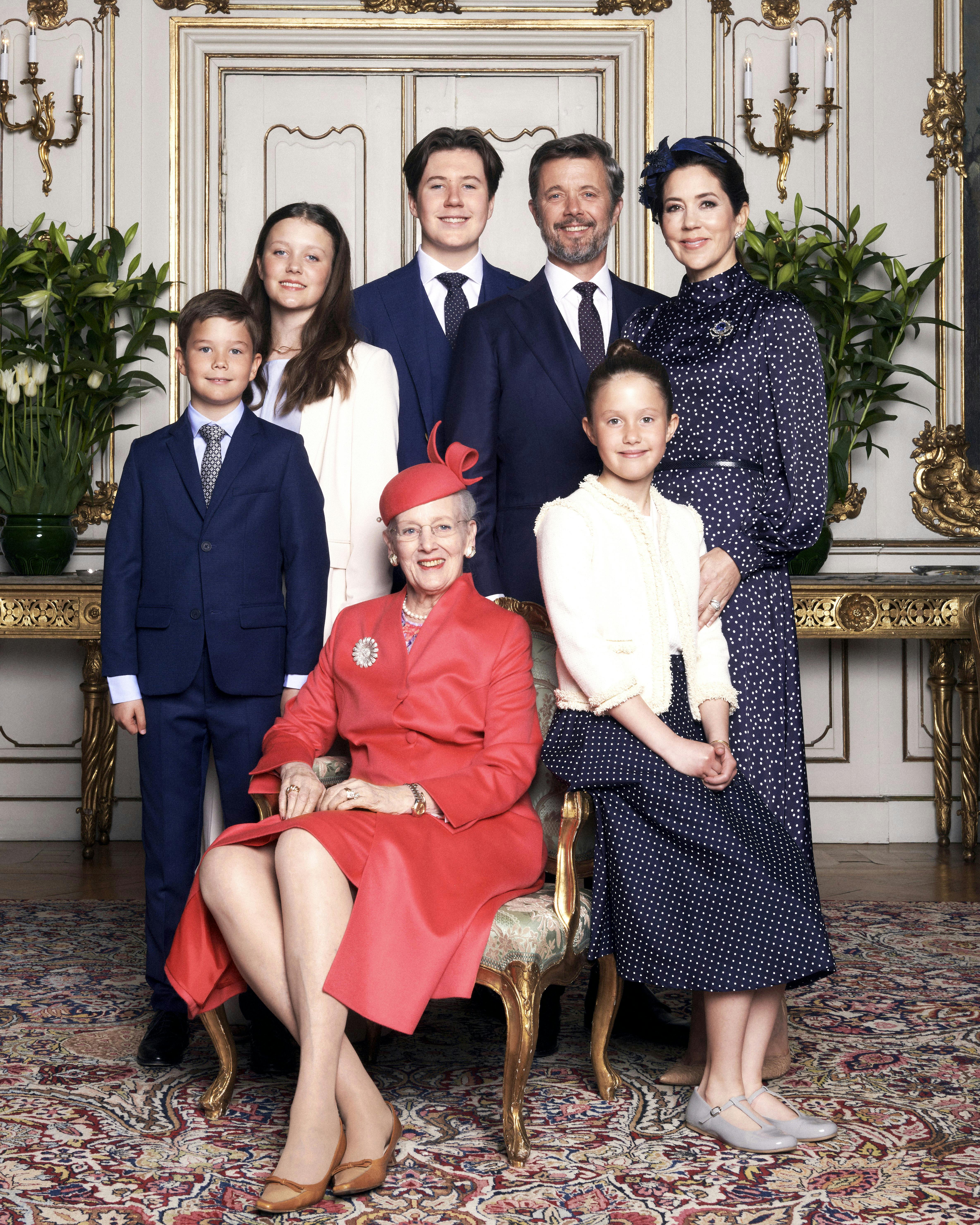 https://imgix.billedbladet.dk/2025-05-22/Officielle-billeder-konfirmation_08.jpg