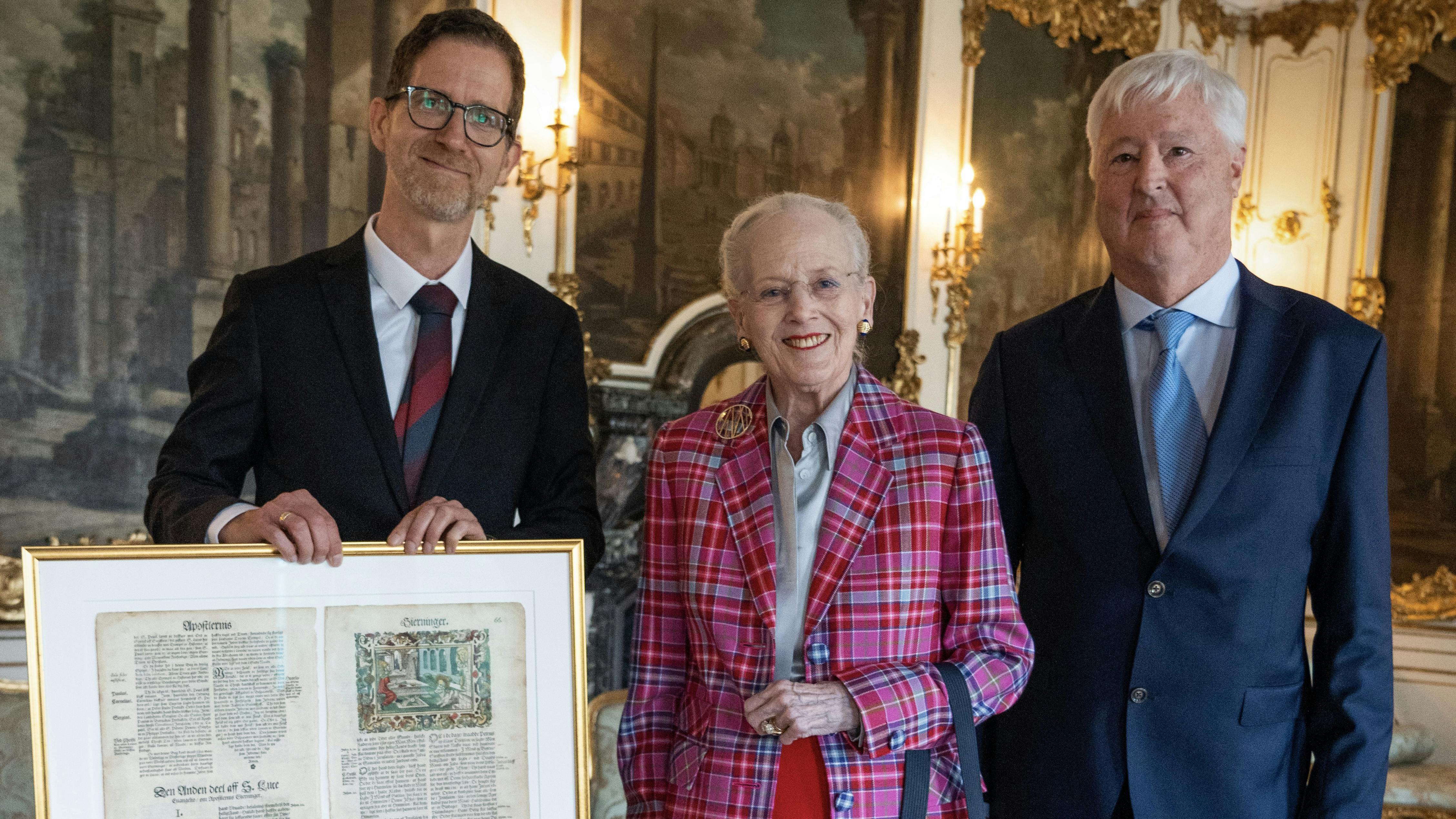 Dronning Margrethe til Bibelselskabets Pris 2025.