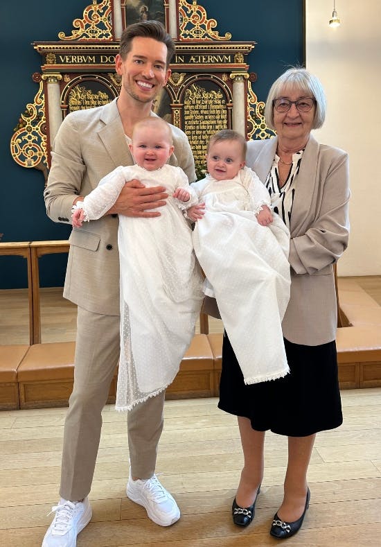 Morten Kjeldgaard med Nora og Inge-Lise Kjeldgaard med Emma.