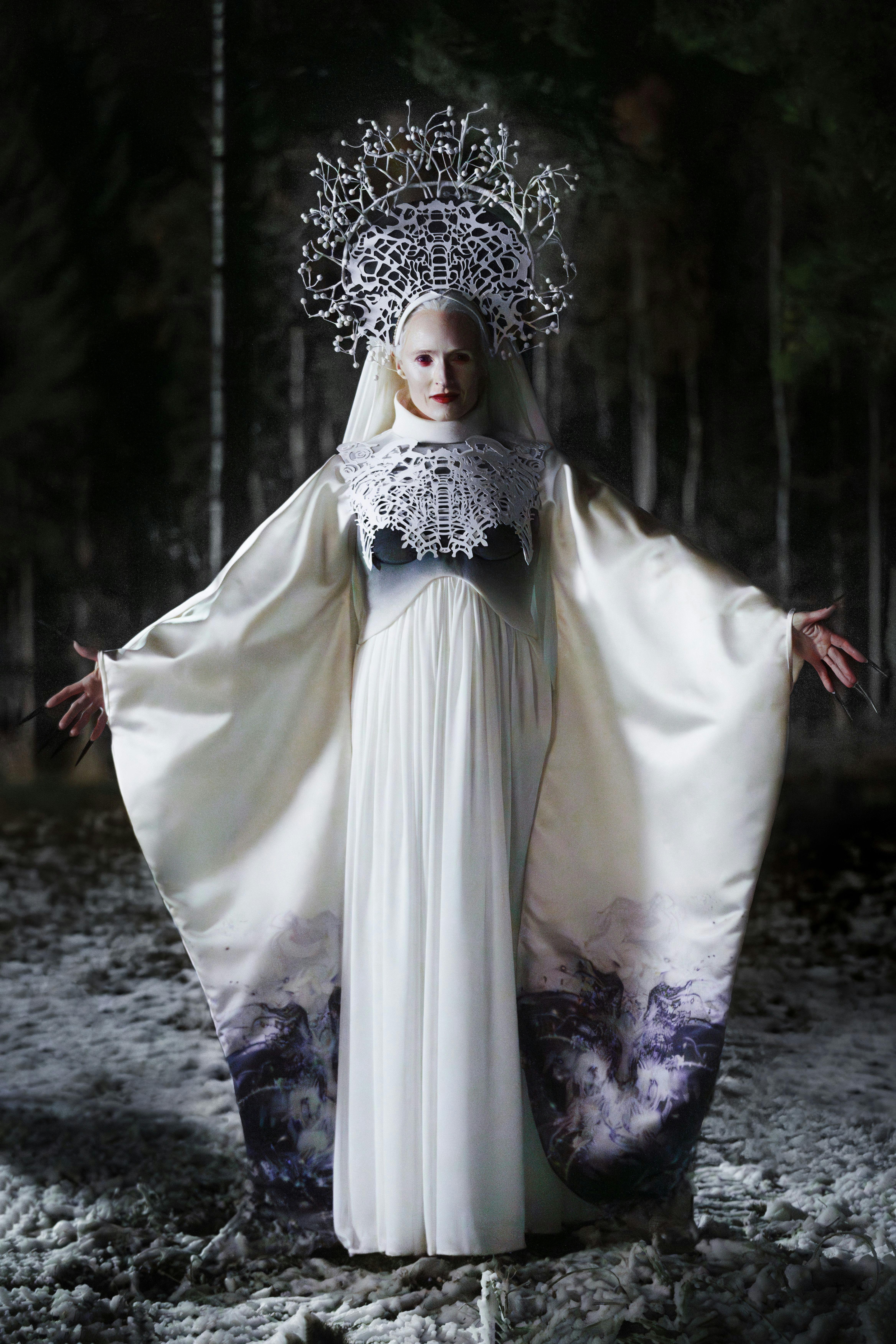 Mille Hoffmeyer Lehfeldt som Snedronningen.