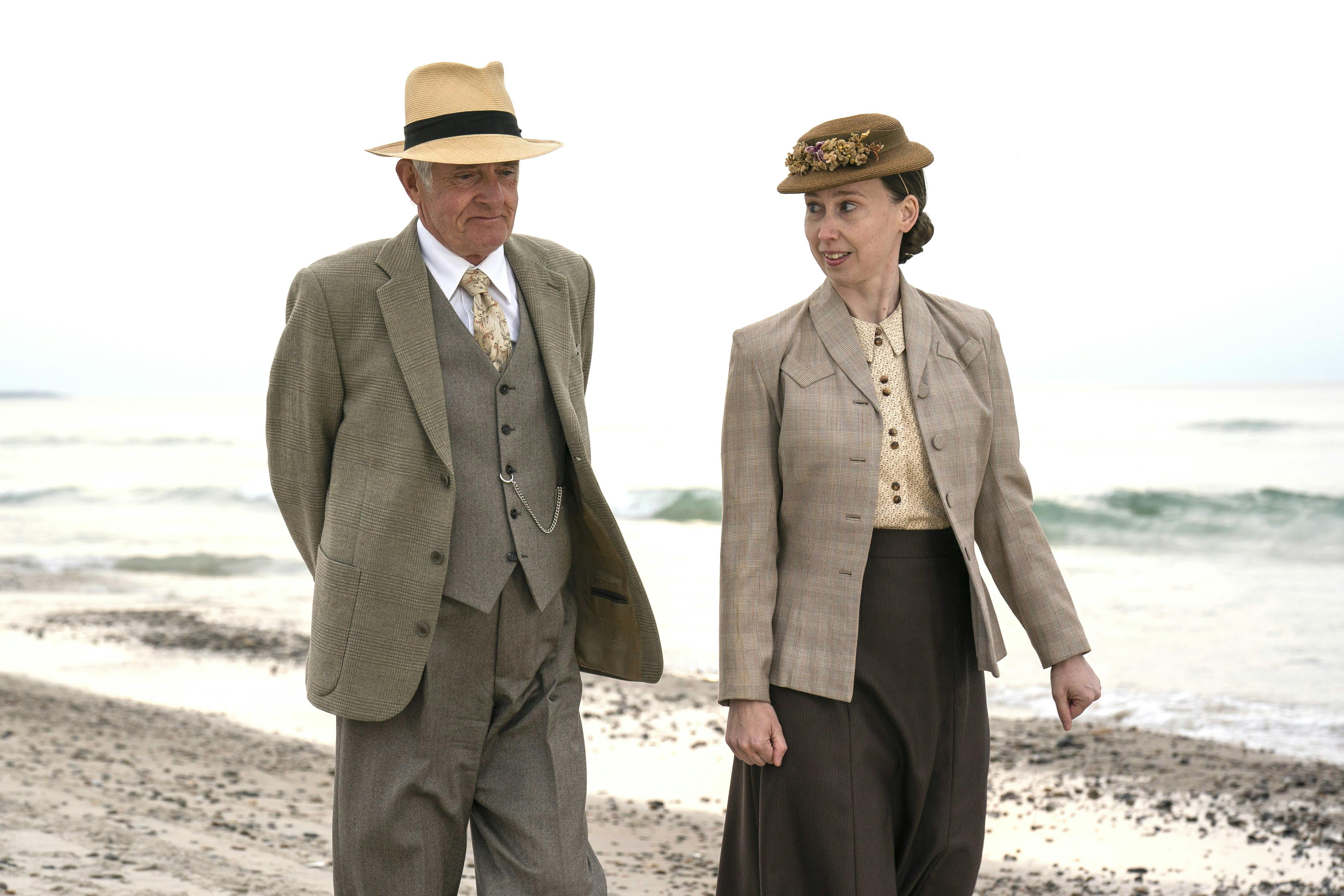 Hr. Aurland (Peter Hesse Overgaard) og Otilia (Merete Mærkedahl)