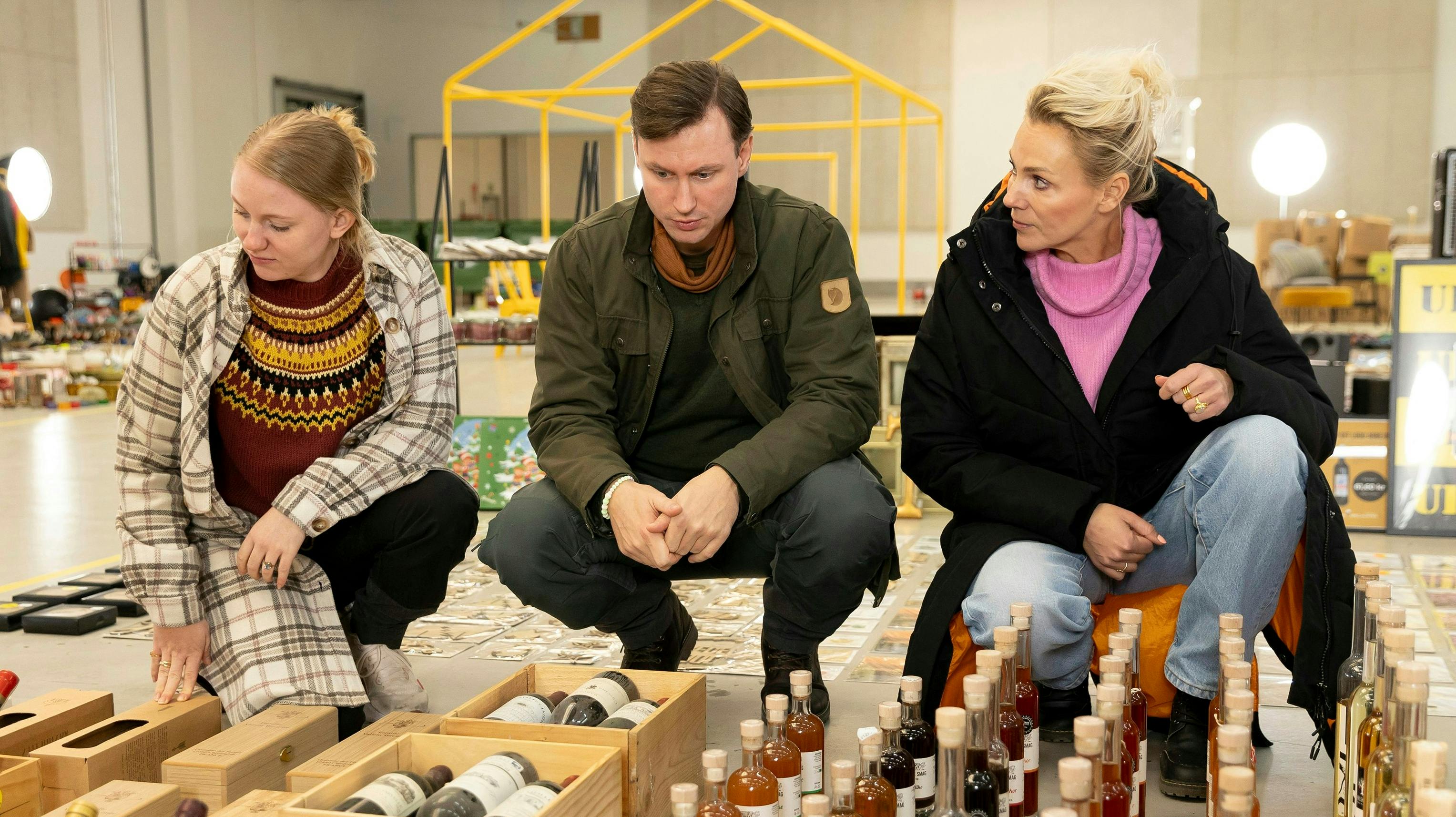 Chanette og Daniel med værten Lene Beier i "Vi drukner i rod" på TV 2.