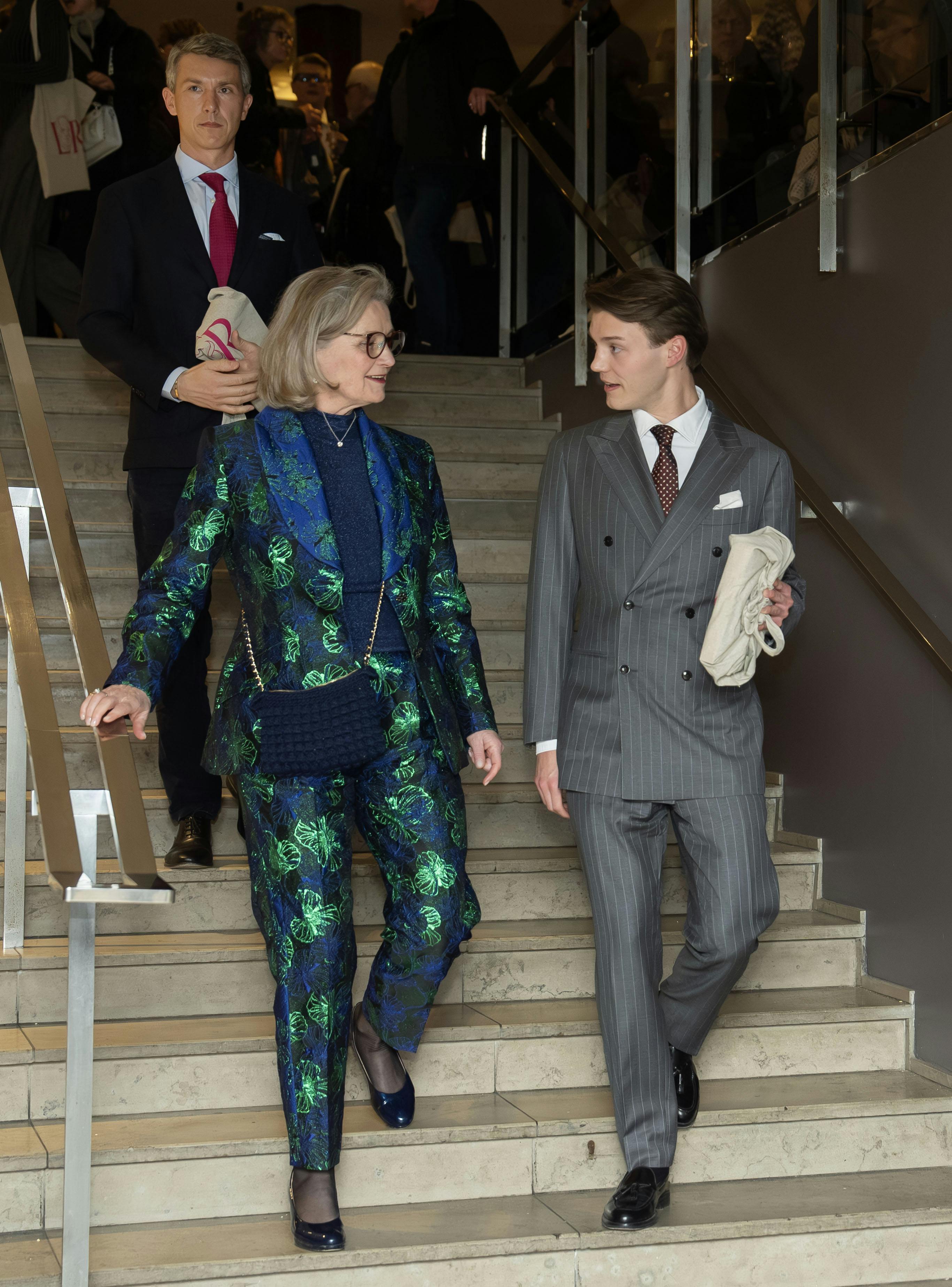 Charles-Henri Keller går bag grev Felix til premieren på "Hærvejen".