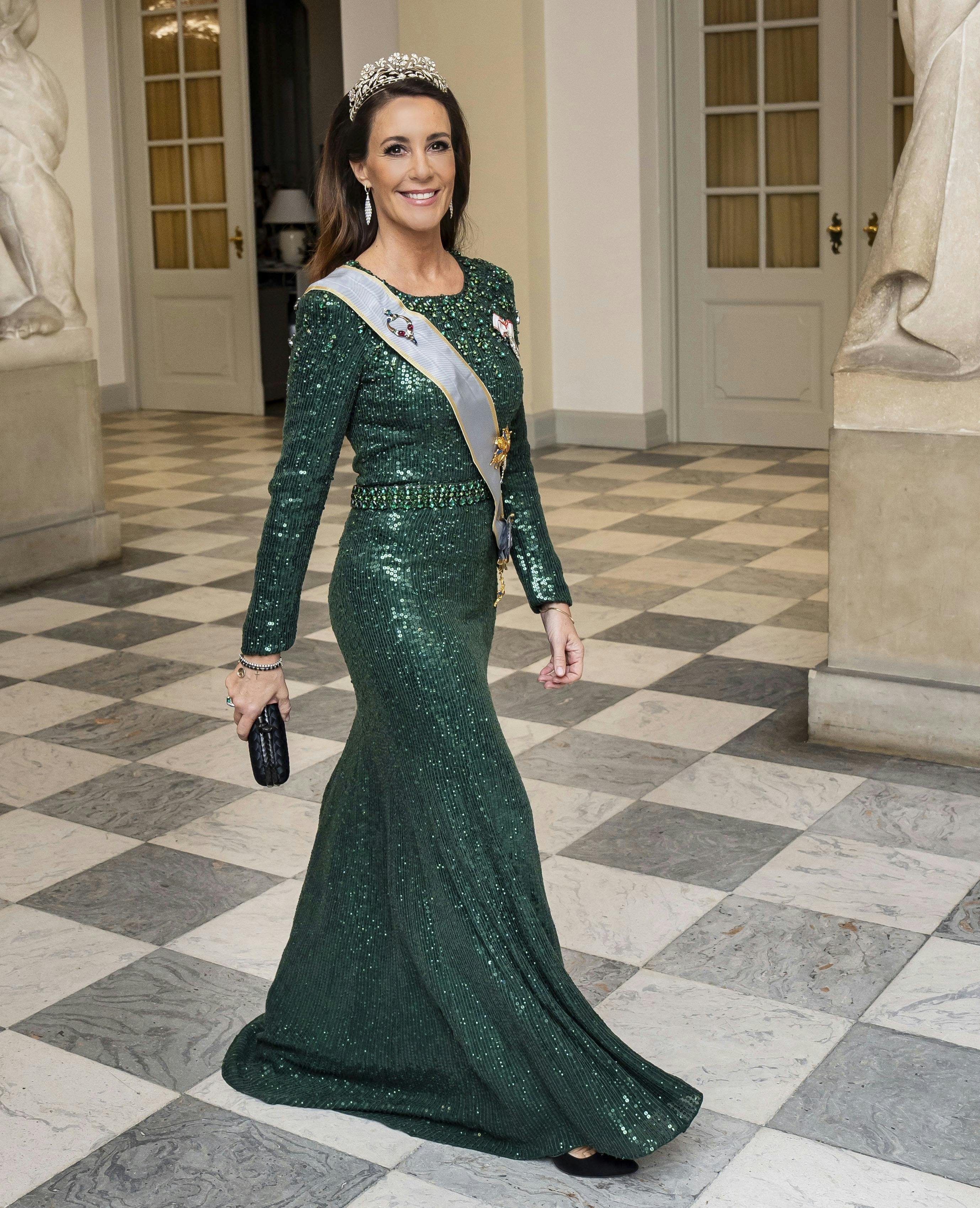 Prinsesse Marie ankommer til gallataffel i forbindelse med det egyptiske statsbesøg.