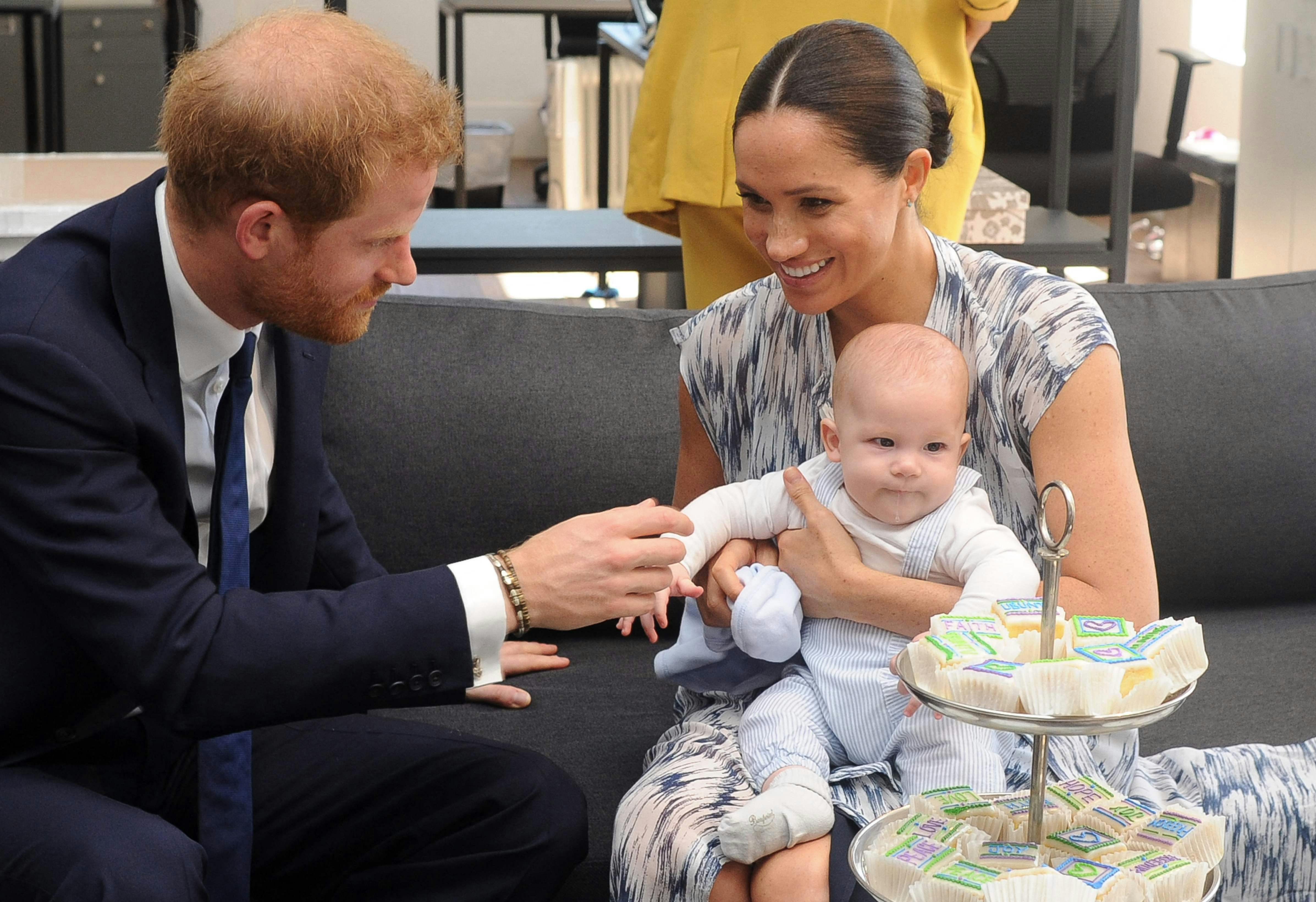 Prins Harry og hertuginde Meghan med sønnen Archie, da Archie stadig var spæd.