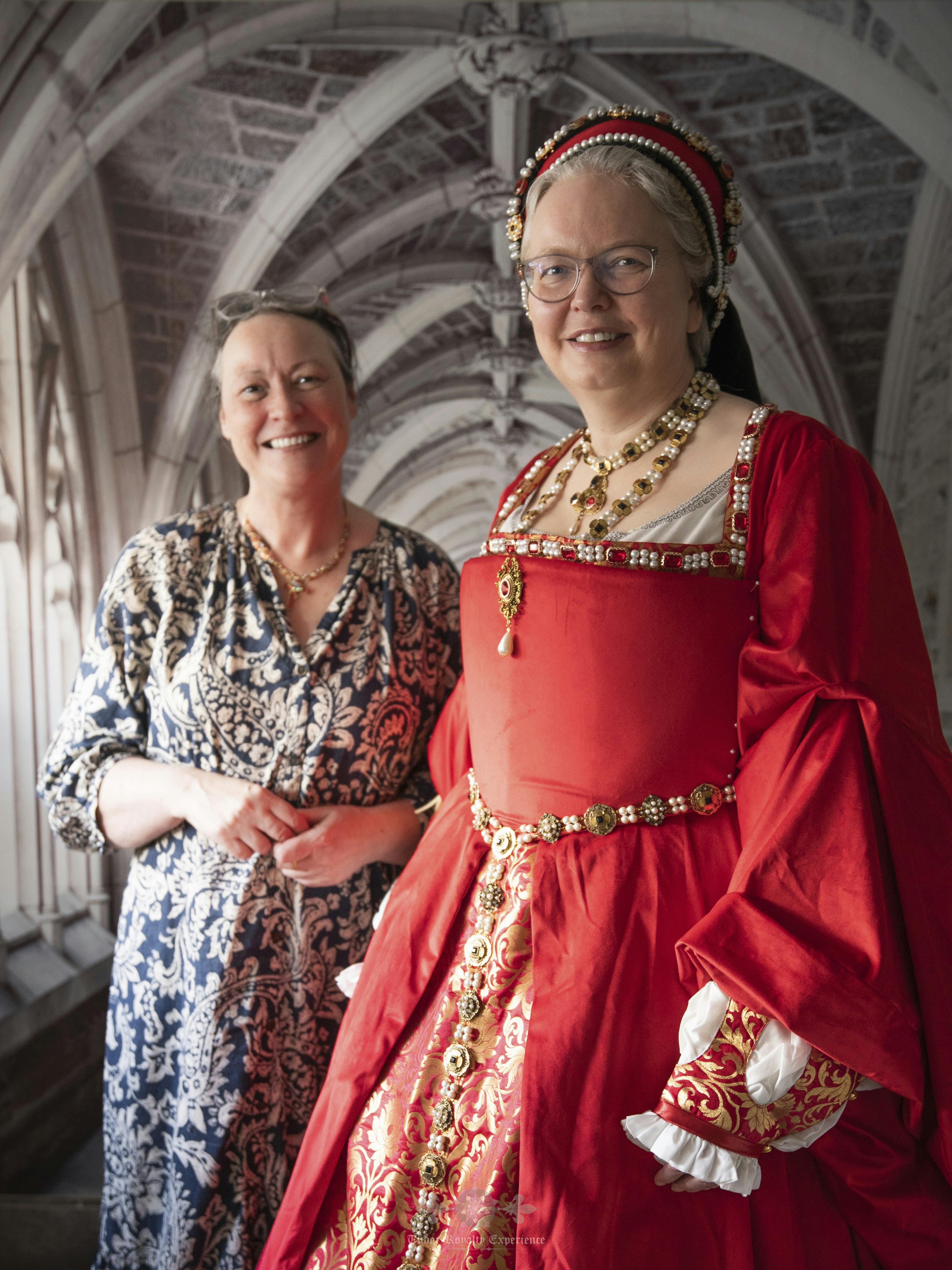 Theresia fra Årgang 0i britisk Tudor kjole