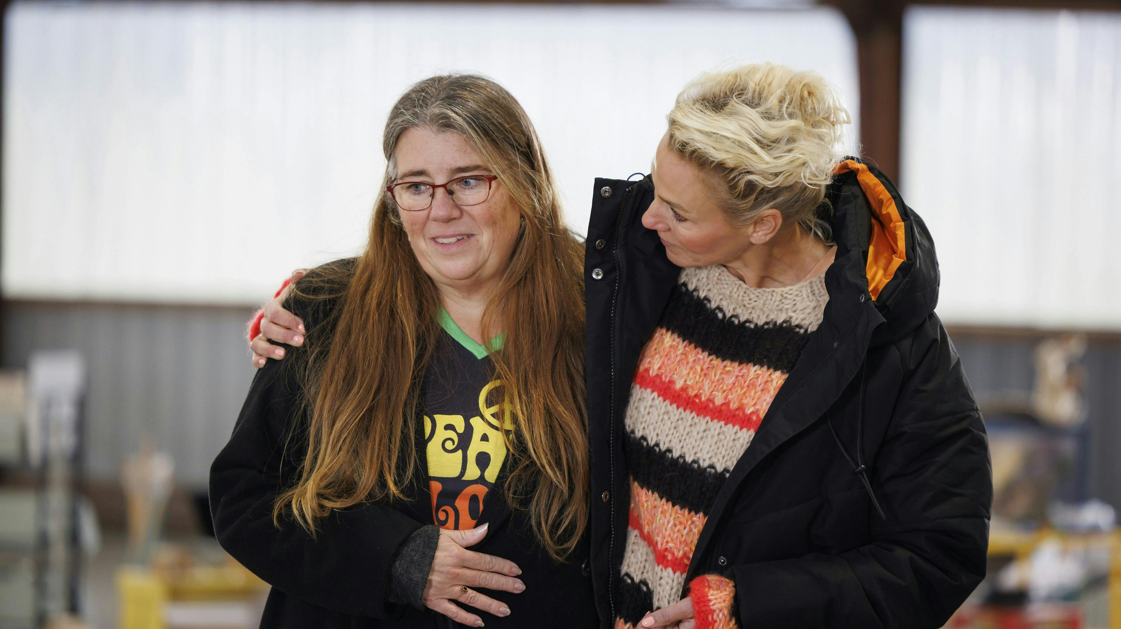 Vibe og Lene Beier i "Vi drukner i rod". 