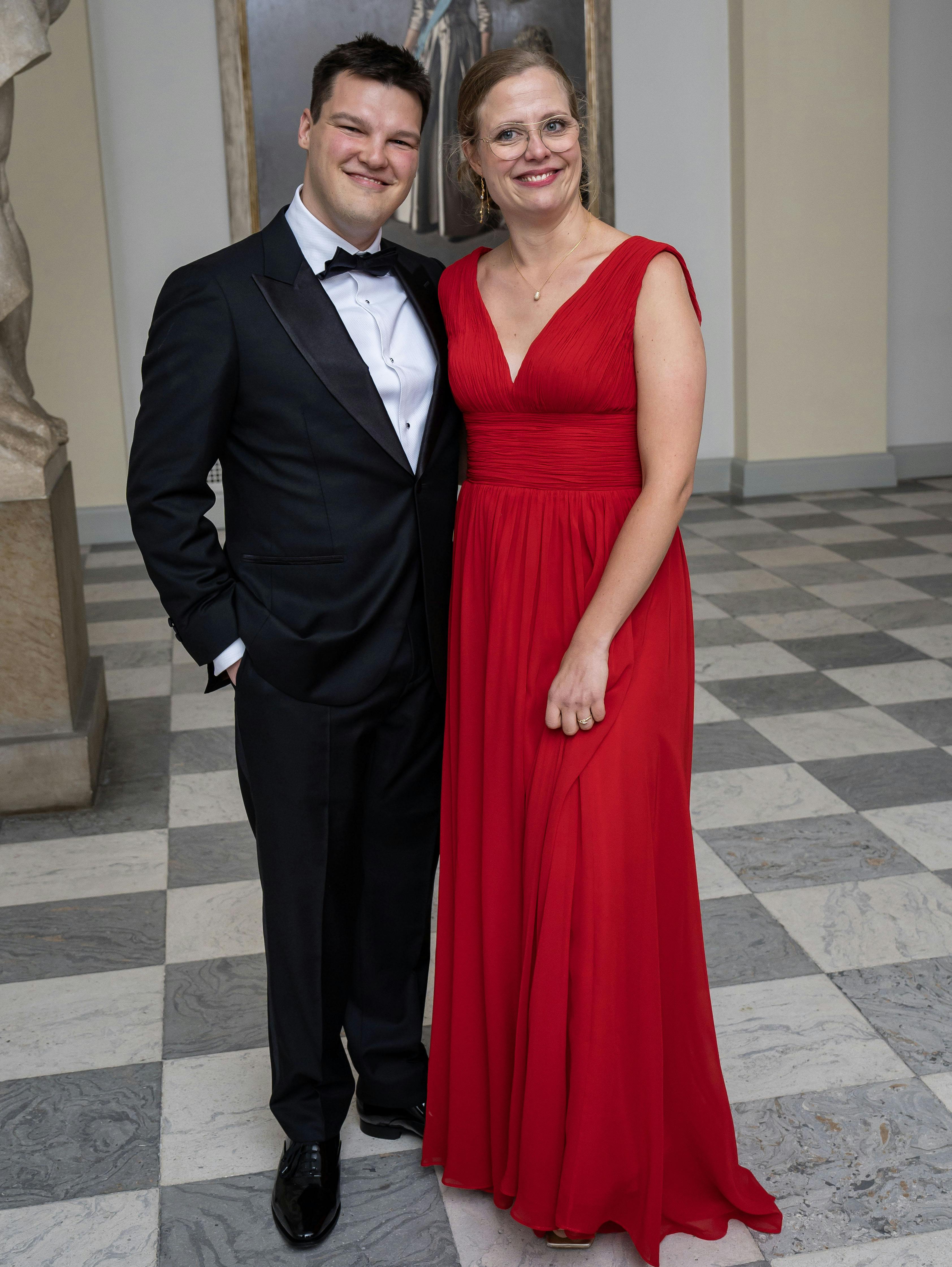 OPGAVE: Kongeparret afholder Aftenselskab for kunst og kultur. POOL 1 A Ankomster i Drabantsalen.STED: Christiansborg slot JOURNALIST: Marianne Singer, Ulrik Ulriksen, Jan KörnerFOTOGRAF: © Hanne Juul/ Aller Foto & VideoDATO: 20250228