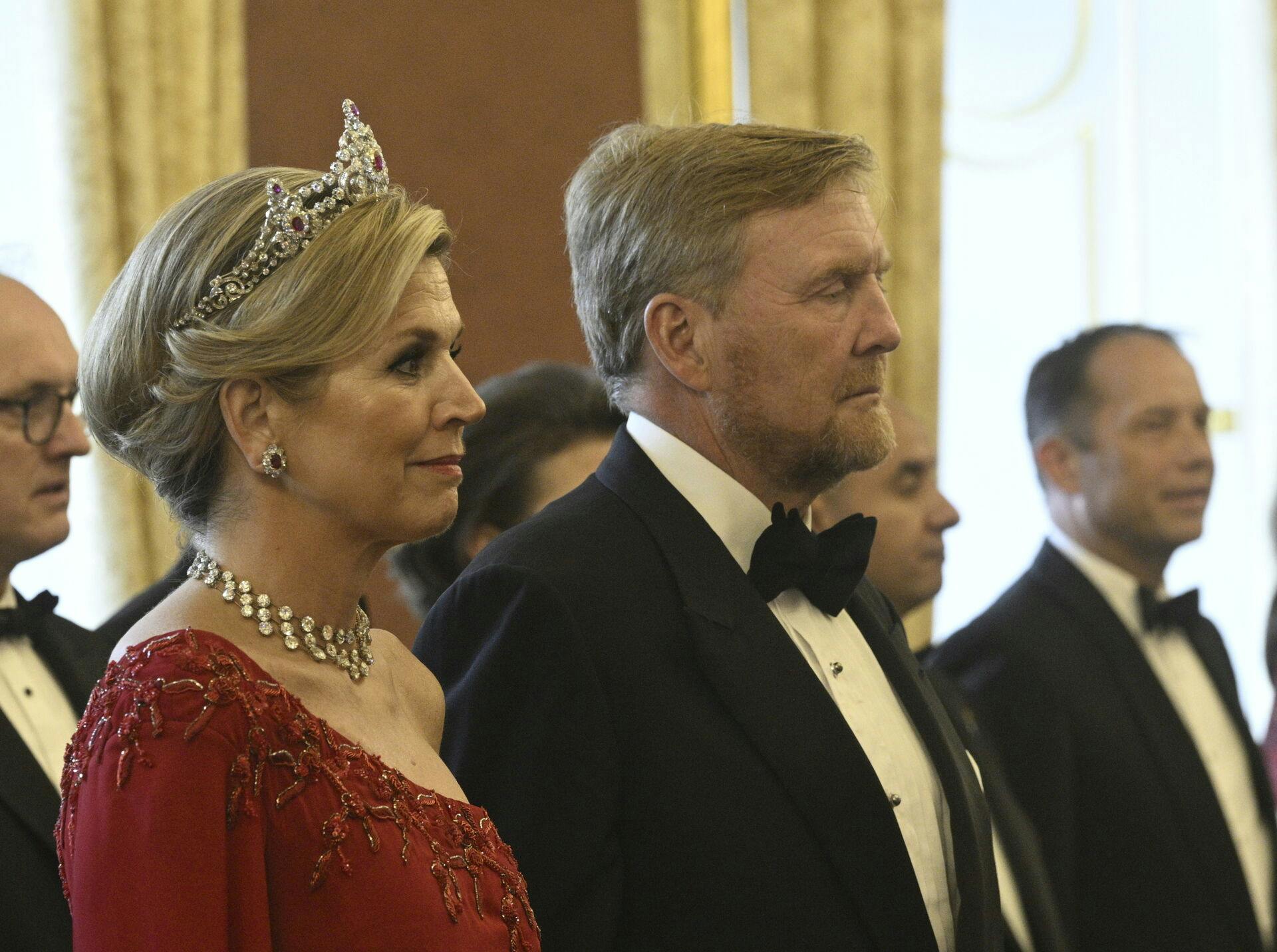 Dronning Maxima og kong Willem-Alexander til gallamiddag på slottet i Prag. 