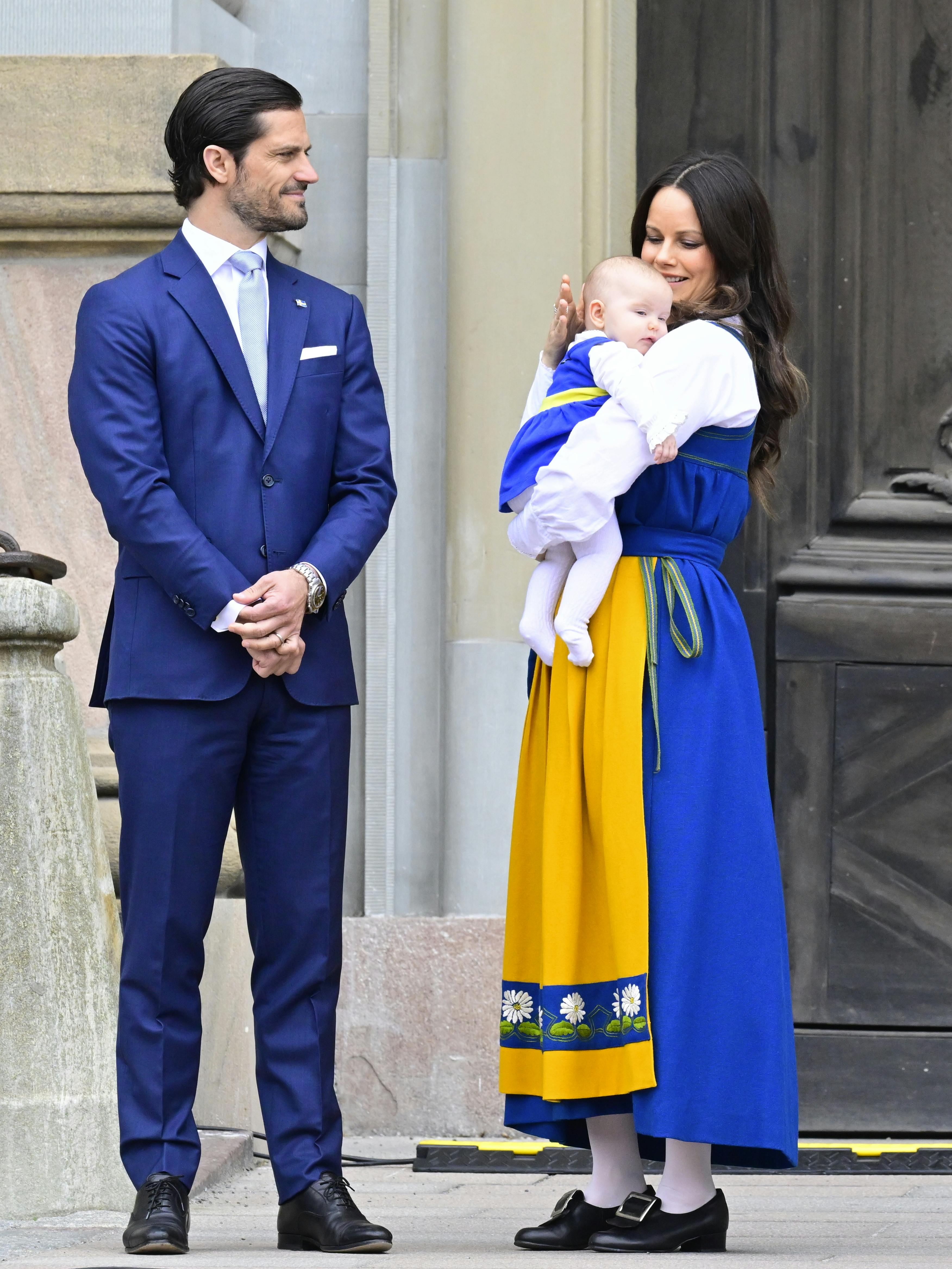 Prins Carl Philip og prinsesse Sofia med prinsesse Ines. 