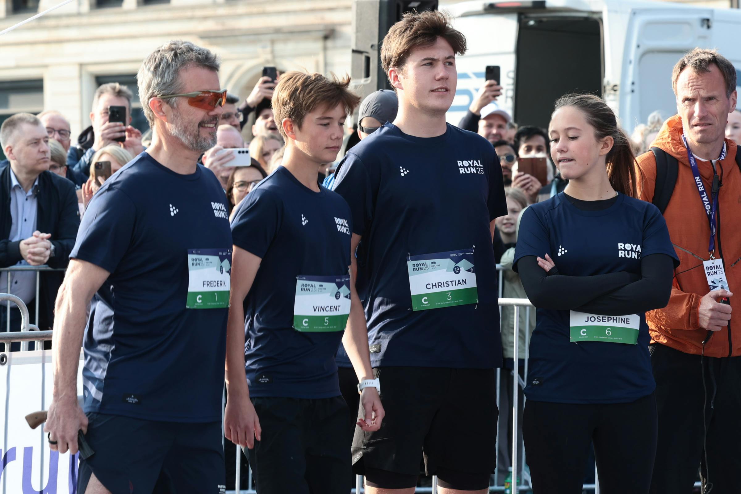 Kong Frederik, prins Vincent, kronprins Christian og prinsesse Josephine ved start. 