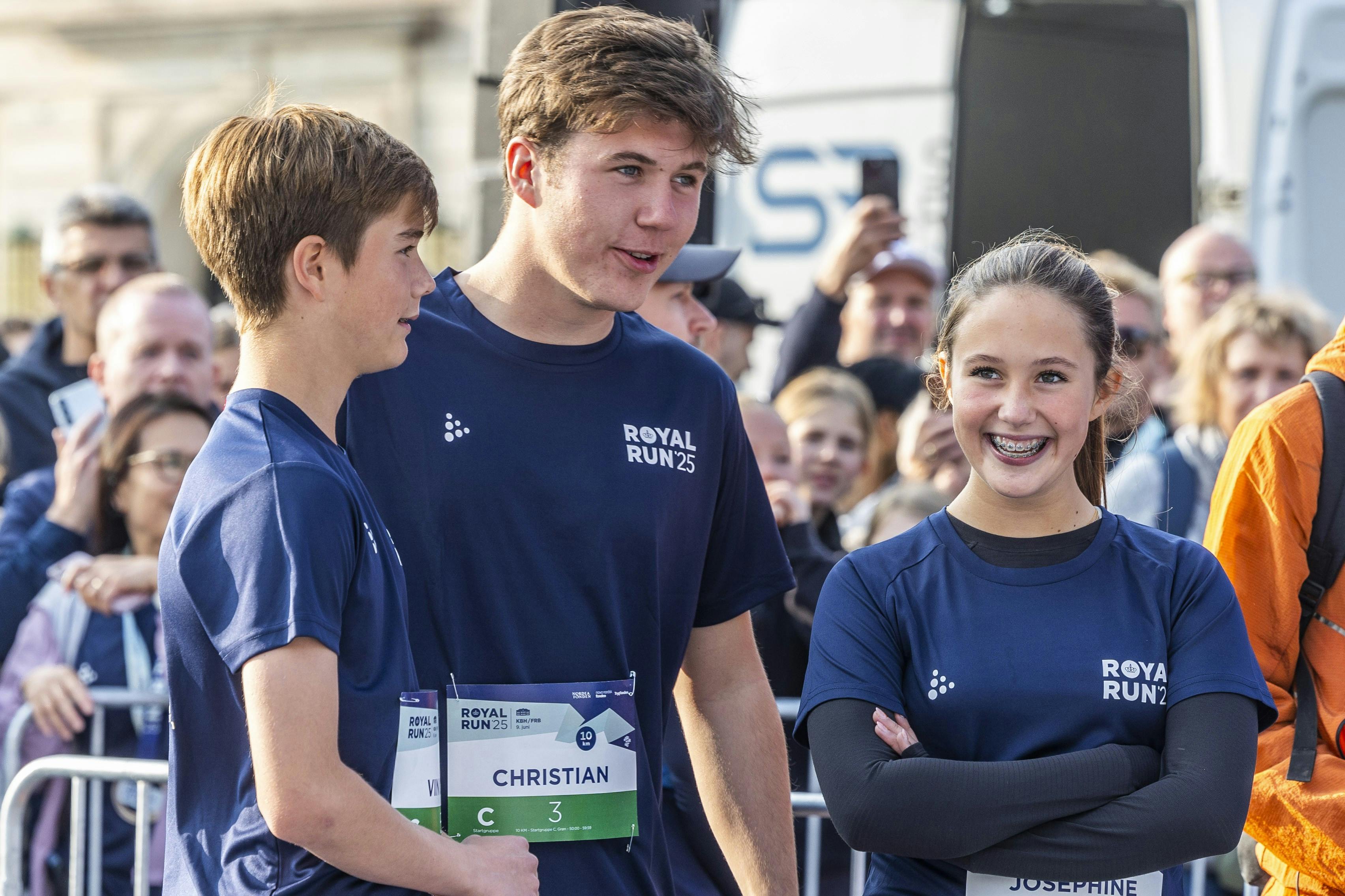 Prinsesse Josephine klar ved start sammen med prins Vincent og kronprins Christian.