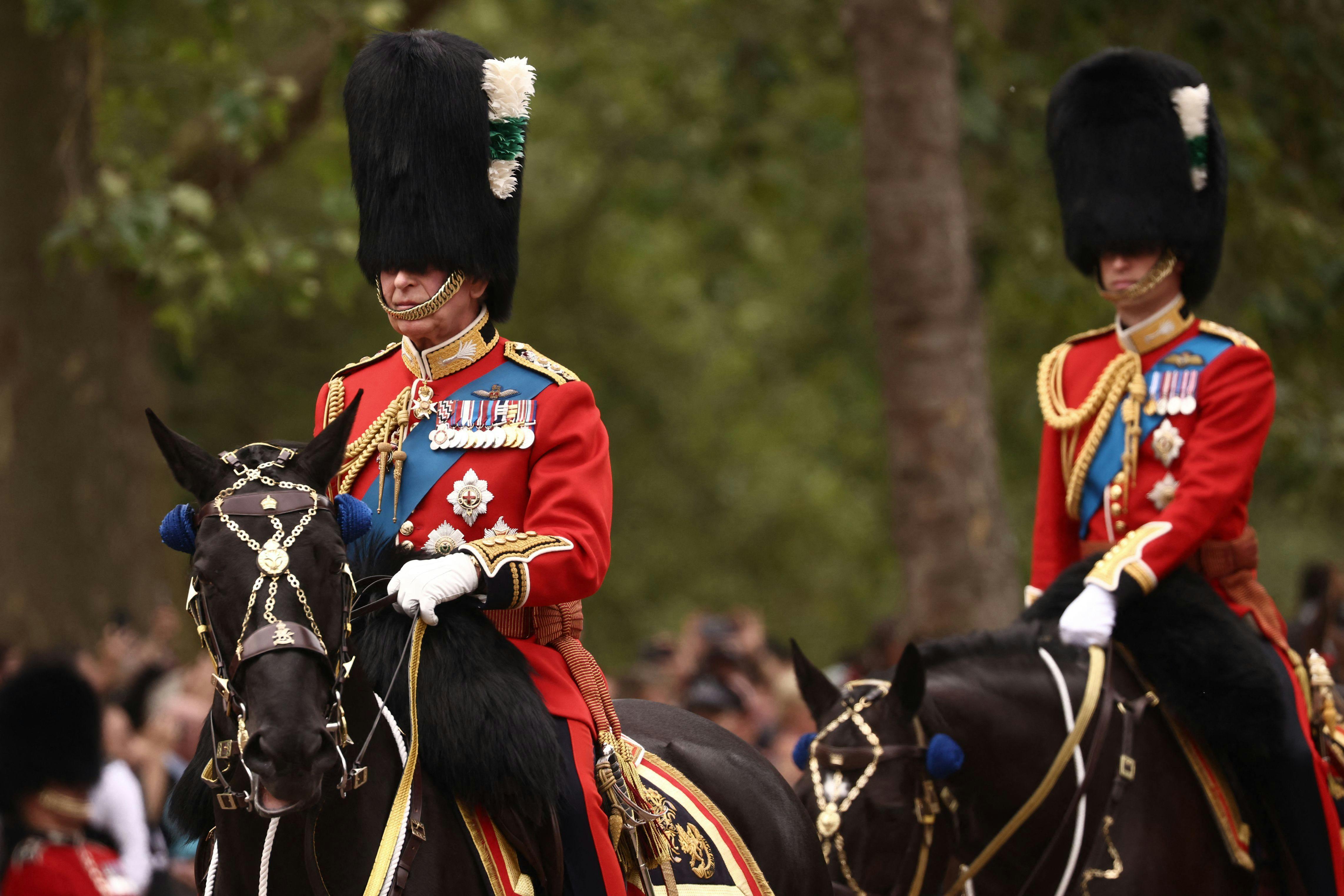 Både kong Charles og prins William kom ridende i 2023.
