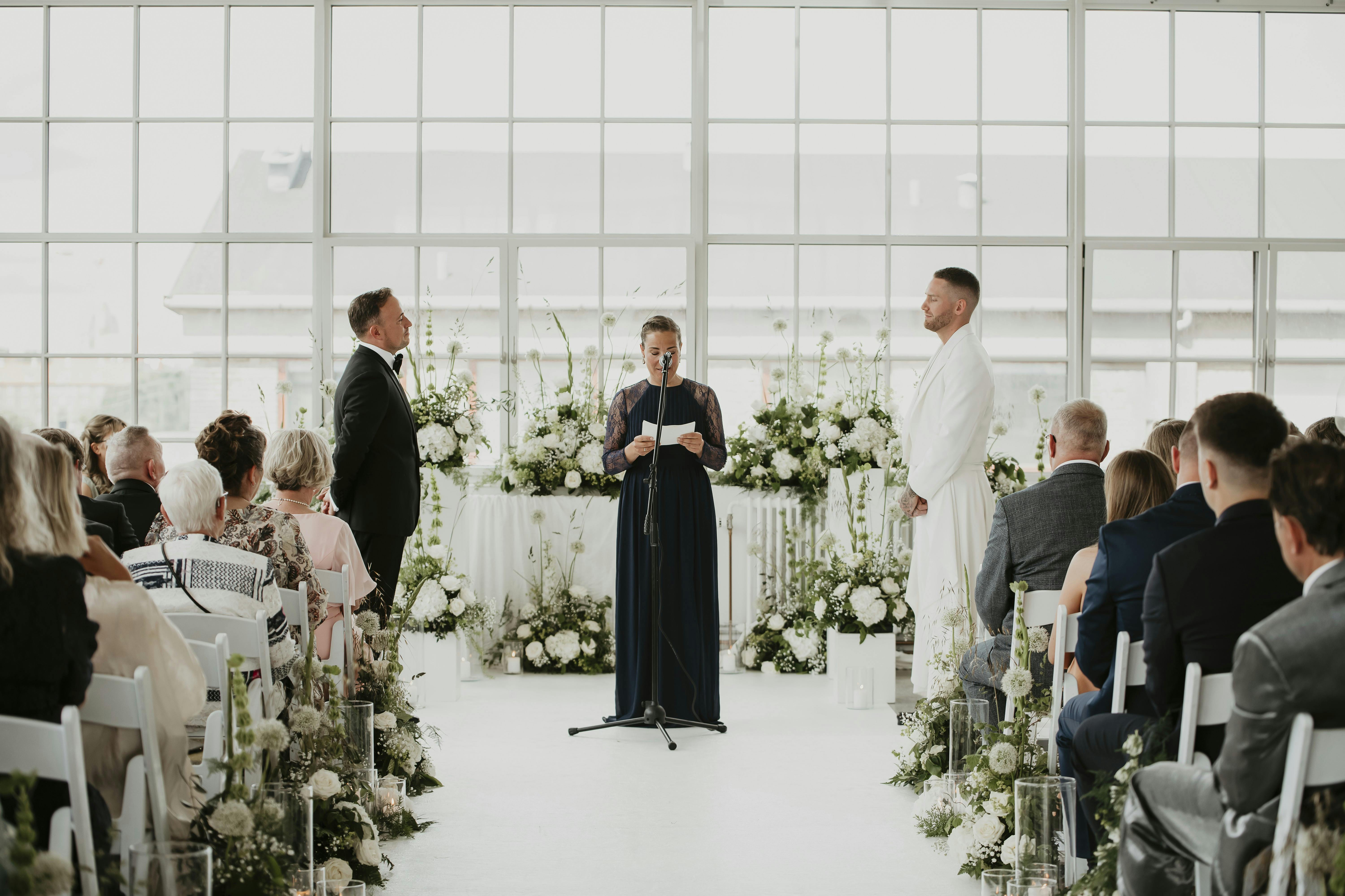 Bryllup mellem Thomas Evers Poulsen og Sæþór Kristínsson 7. juni 2025 - VielsenSOLO BILLED-BLADETBillederne må KUN bruges hvis vi skriver ord om at hun er bryllupsfotograf og ofte brugt af kendte (eks. Cathrine og Rasmine Laudrup-Dufour og Mascha Vang )Som aftalt er her nogle billeder af Thomas og Sæþór, som I med min tilladelse kan bruge i på Billed Bladets platforme i kommerciel sammenhæng både i trykt og online materiale.Astrid Krag vier Thomas og Sæþór