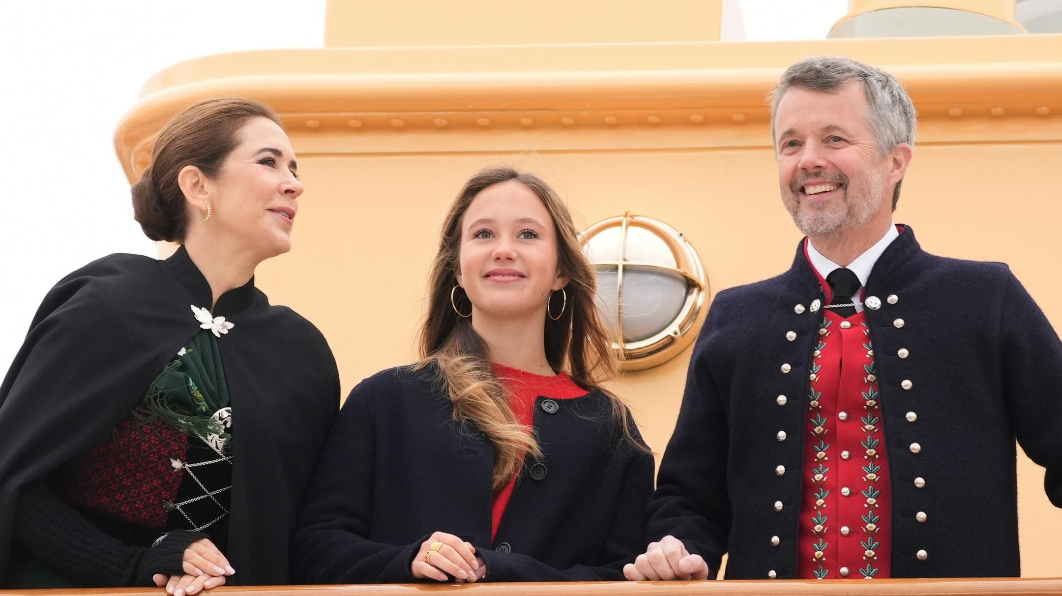 Dronning Mary, prinsesse Josephine og kong Frederik. 