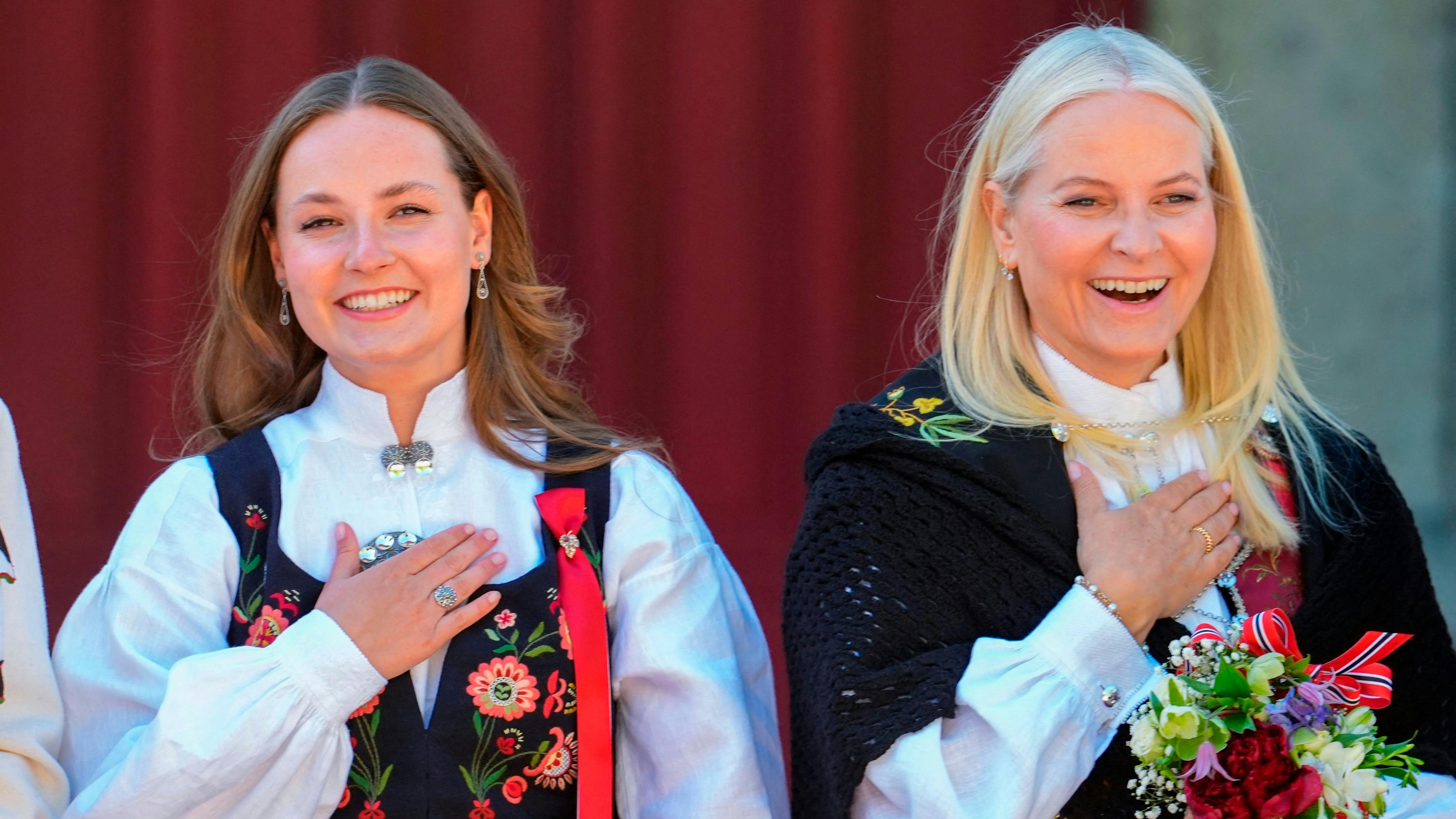 Prinsesse Ingrid Alexandra og kronprinsesse Mette-Marit. 