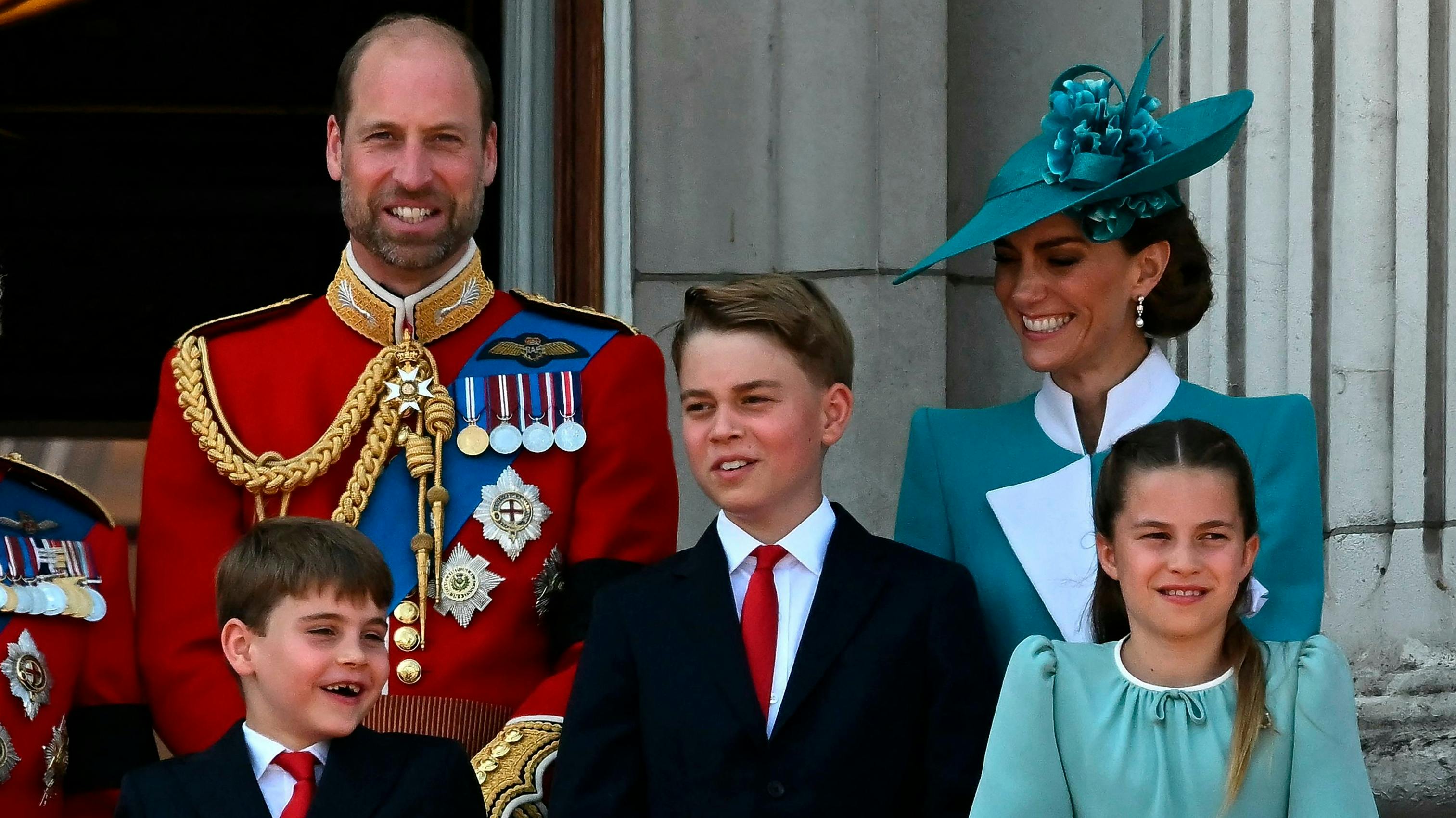 Prins William og prinsesse Kate med deres tre børn, prins Louis, prins George og prinsesse Charlotte.