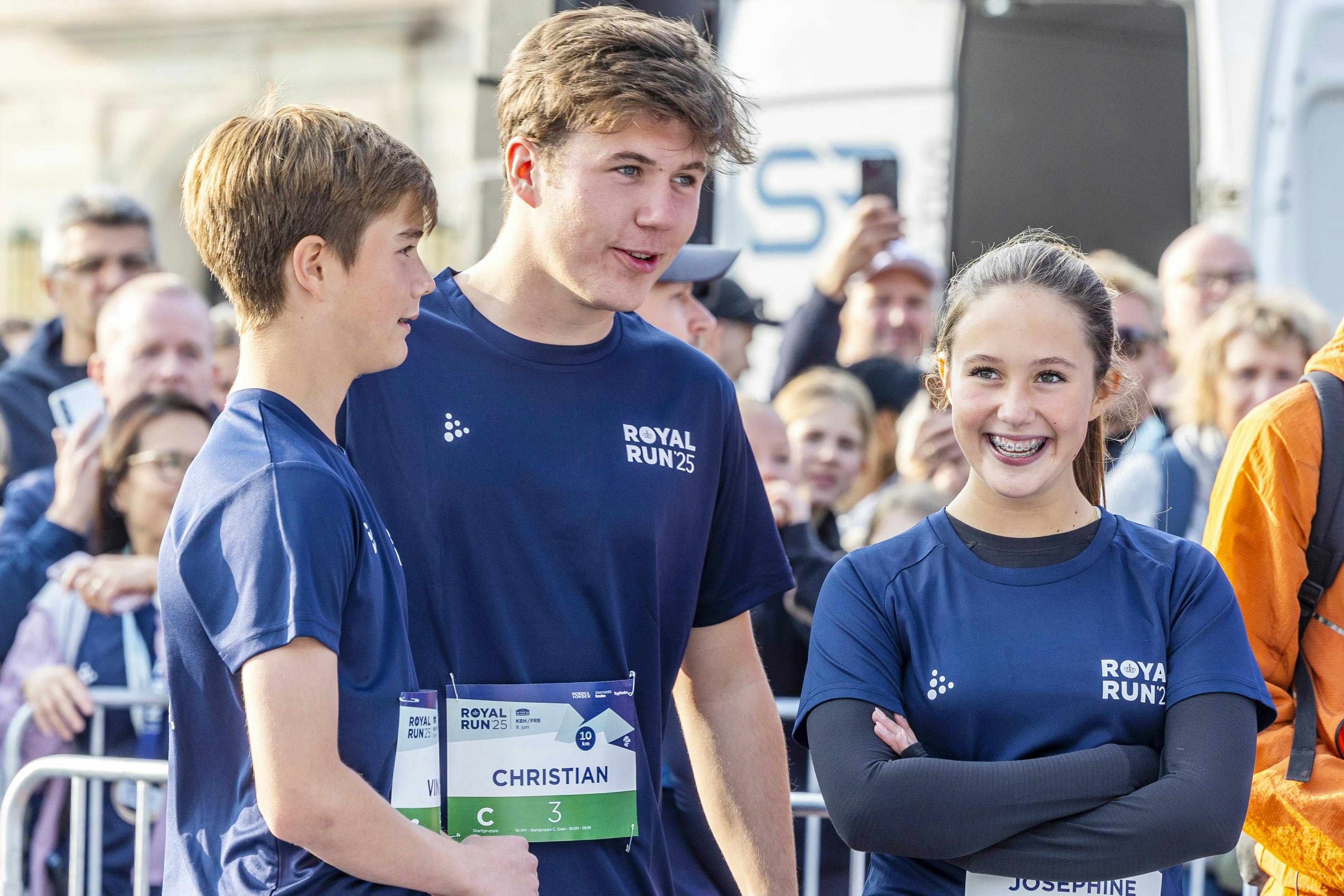 Prinsesse Josephine sammen med prins Vincent og kronprins Christian, inden trioen løb 10 kilometer sammen med deres far, kong Frederik.