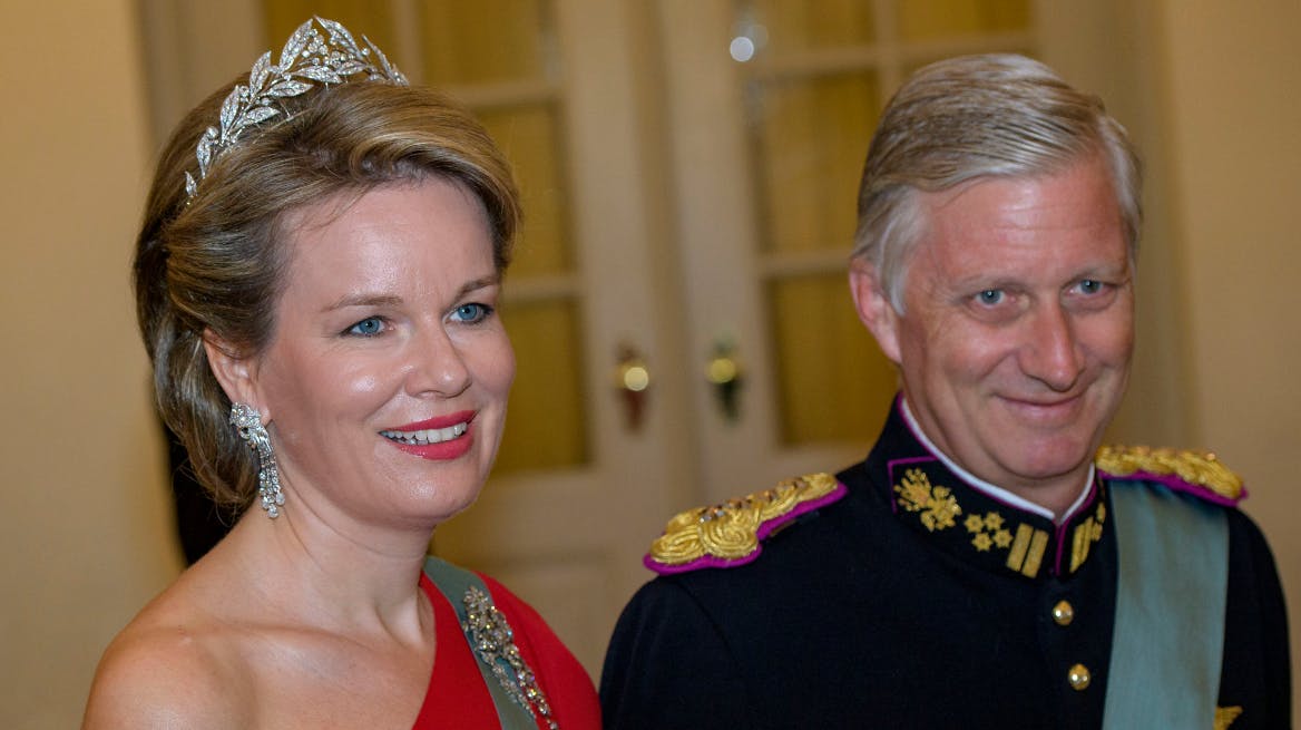 Dronning Mathilde og kong Philippe i Drabantsalen på Christiansborg Slot i 2018.