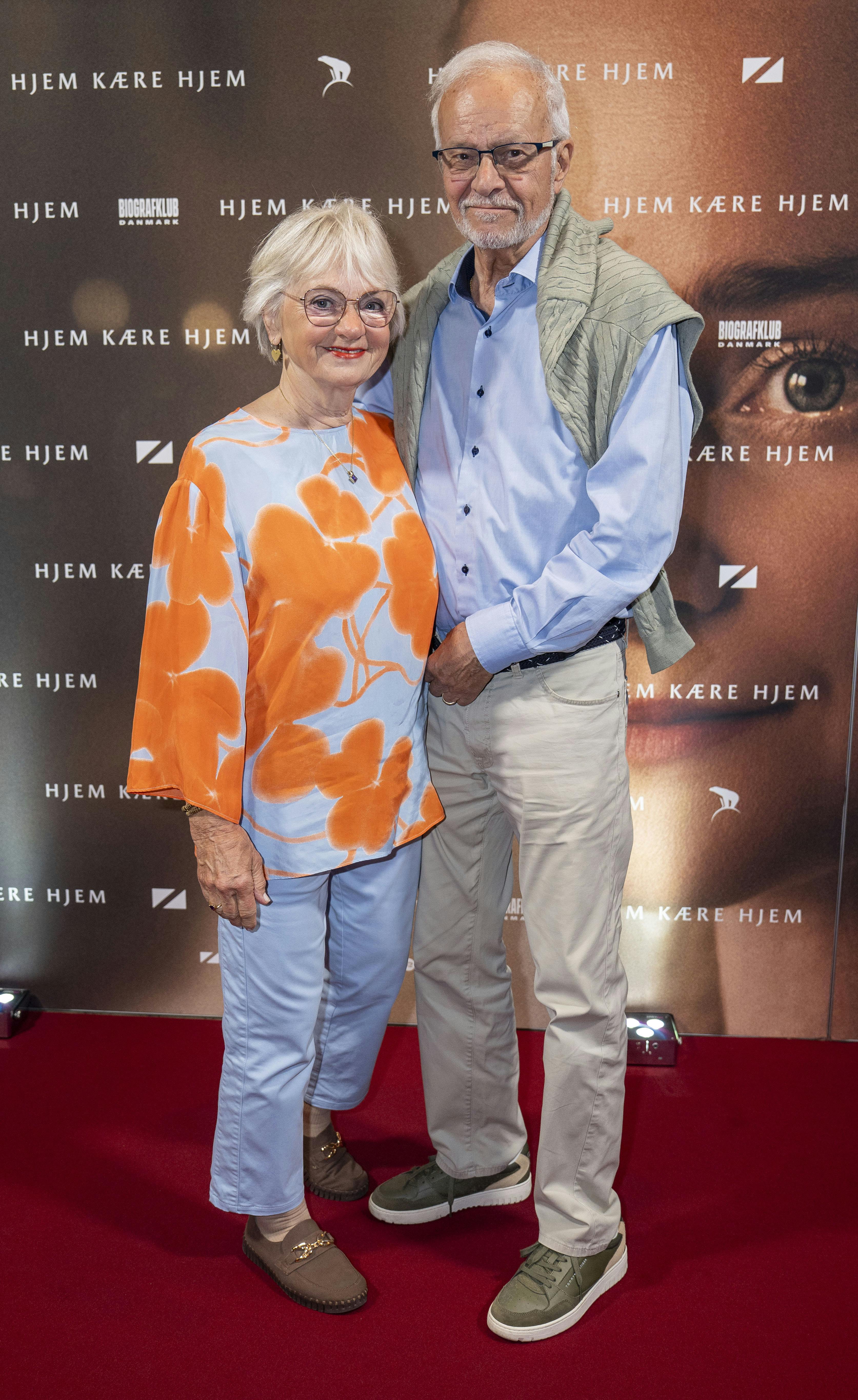 Pia Kjærsgaard uden støvlen på venstre fod og hendes mand Henrik Thorup