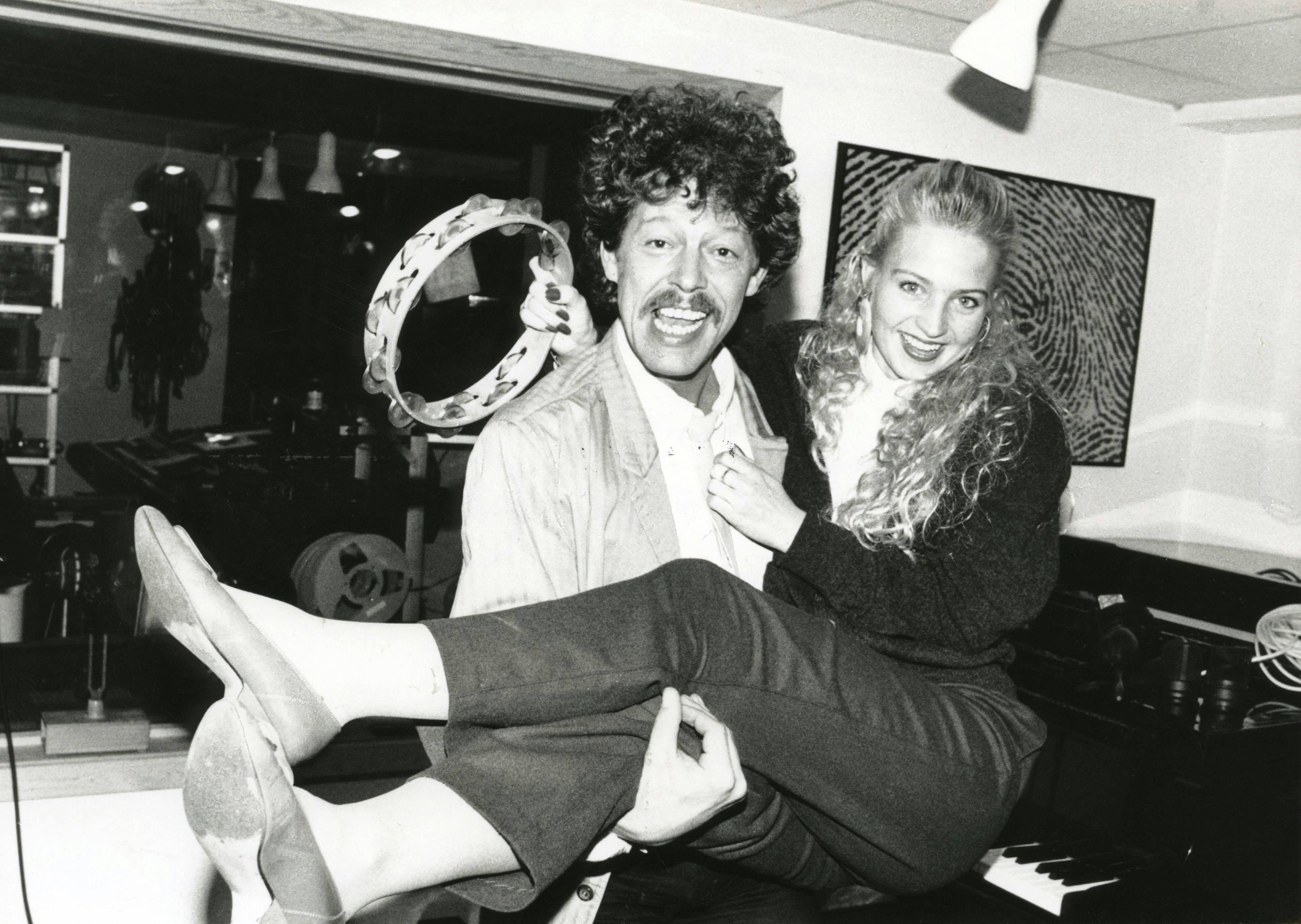 Sanger Tommy Seebach danner musikalsk par med den 18-årige Annette Heick - Dato: 19.04.1989 - Foto: Per Helmer