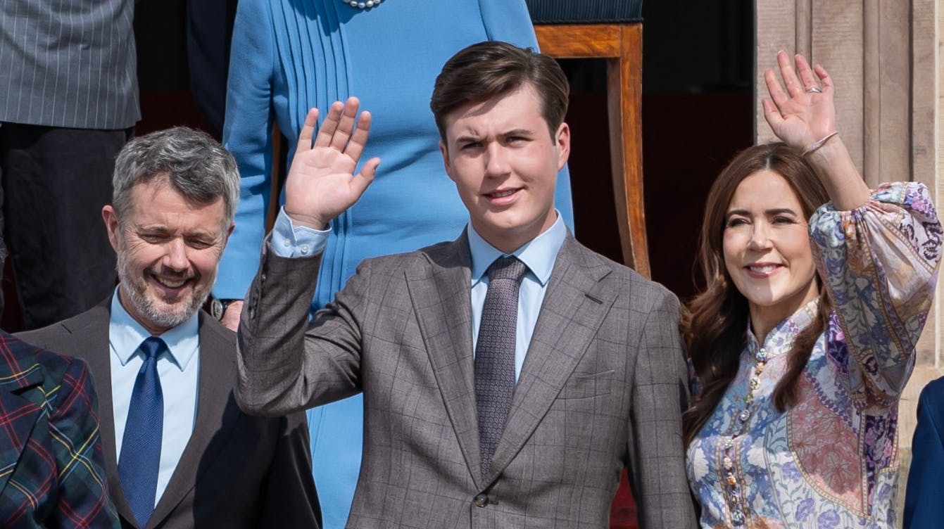 Kong Frederik, kronprins Christian og dronning Mary.