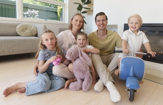 Hailey med sin familie; Mor Nana, storesøster Emily, far Frederik og lillebror Pilou.