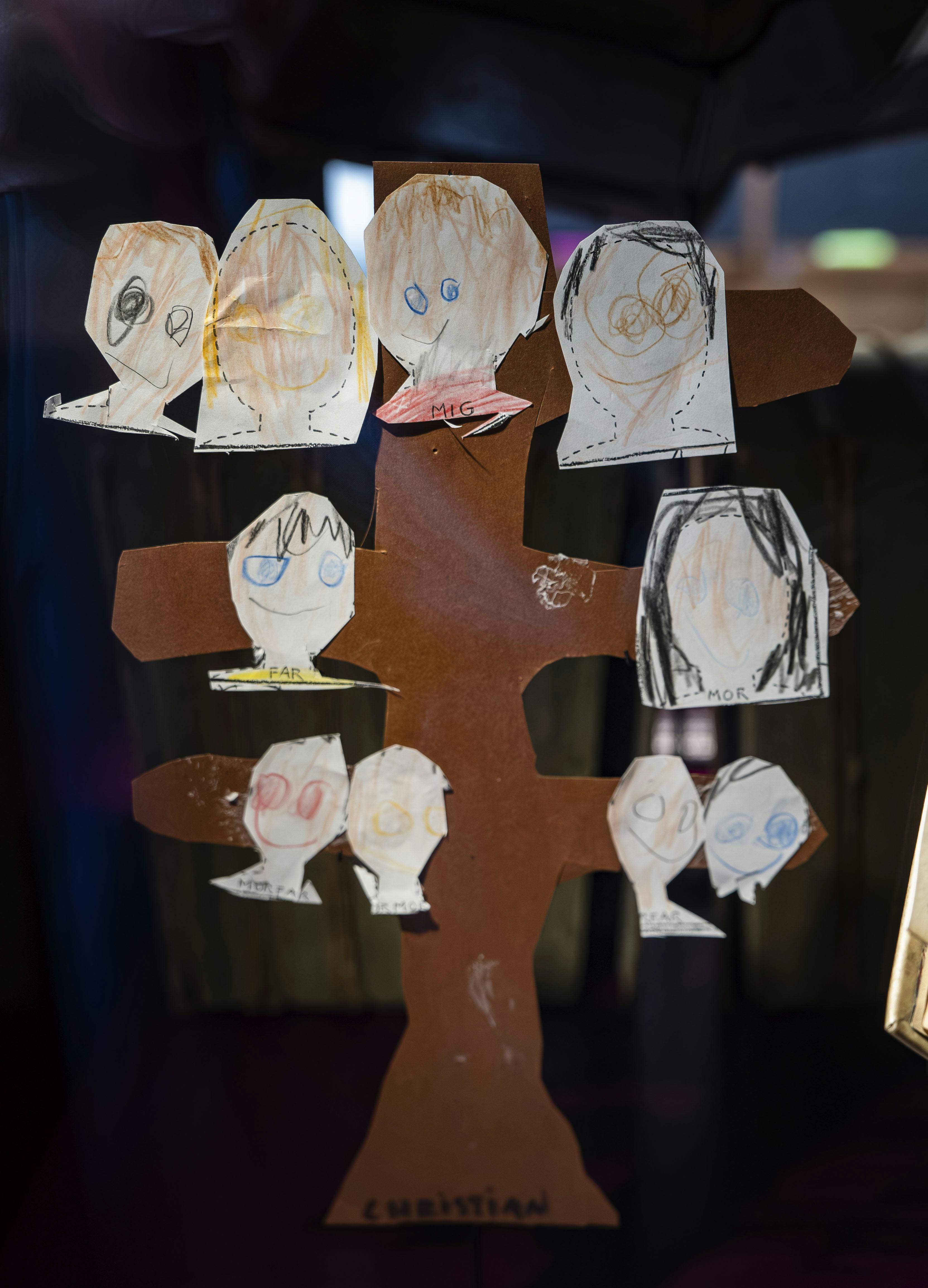 OPGAVE: Kongeparret og kronprins Christian deltager i åbning af udstillingen "Kongebarn" på Koldinghus. Her effekter fra udstillingenSTED: KoldinghusDATO: 20250620JOURNALIST: Marianne SingerFOTOGRAF: Hanne Juul