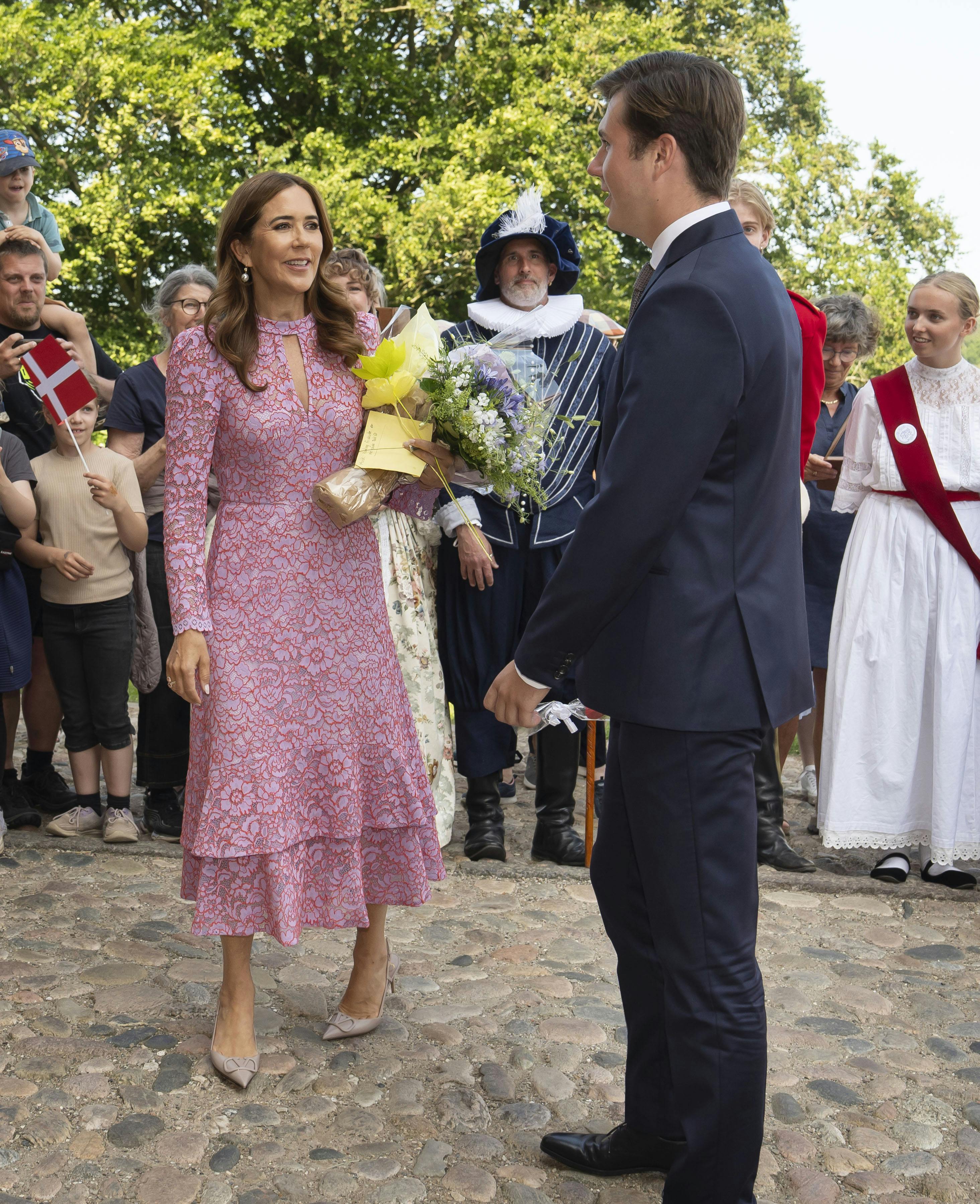 OPGAVE: Kongeparret og kronprins Christian deltager i åbning af udstillingen "Kongebarn" på KoldinghusSTED: KoldinghusDATO: 20250620JOURNALIST: Marianne SingerFOTOGRAF: Hanne Juul