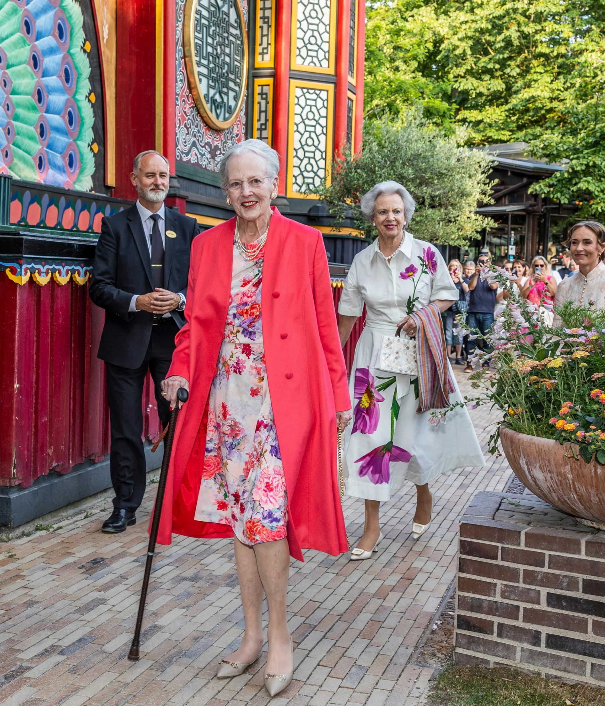 https://imgix.billedbladet.dk/2025-06-23/20250621-MR-Dronning-Margrethe---Pressefotograf-Mikael-Rieck_30-%281%29.jpg
